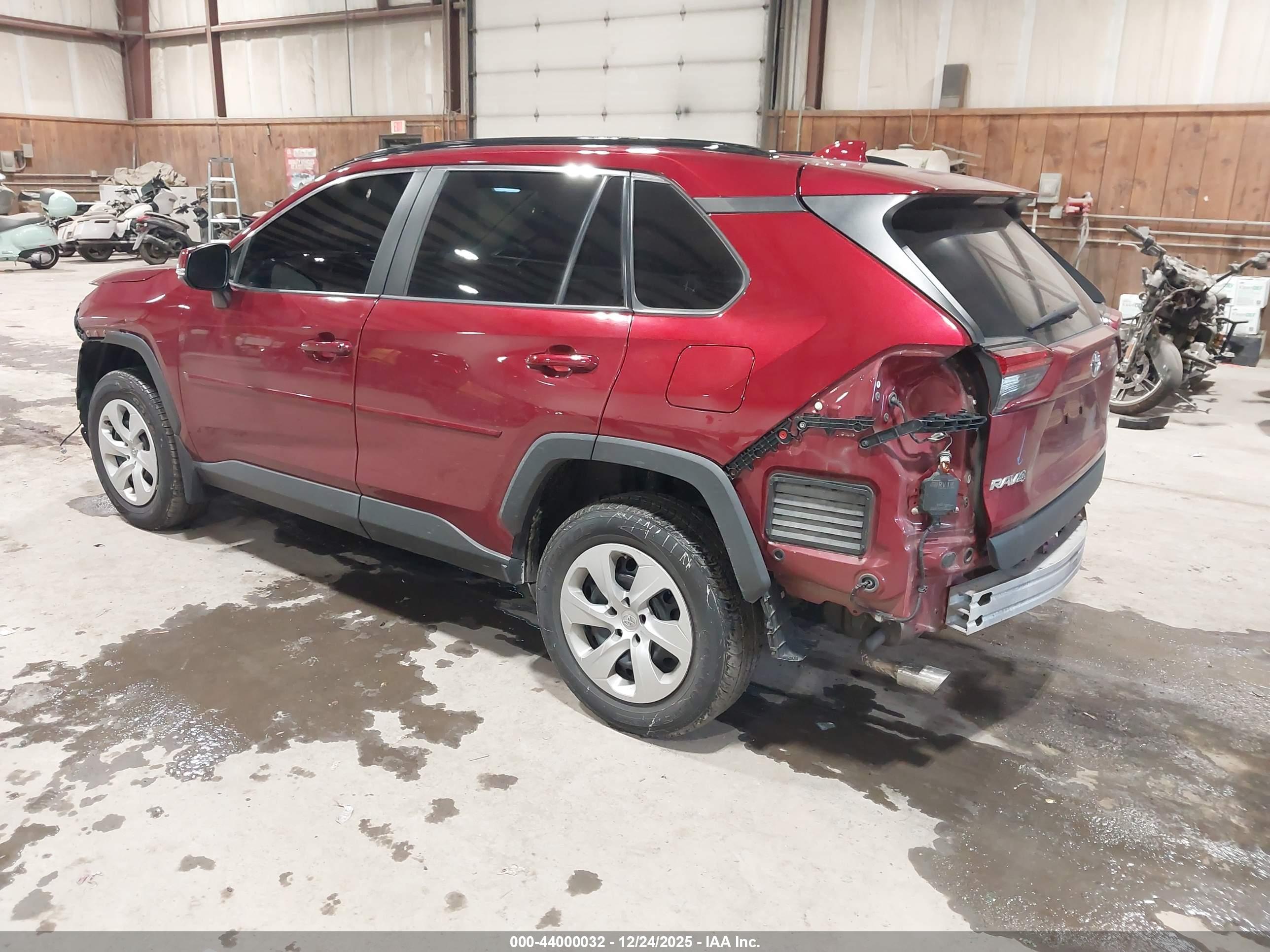 TOYOTA RAV4 image 3