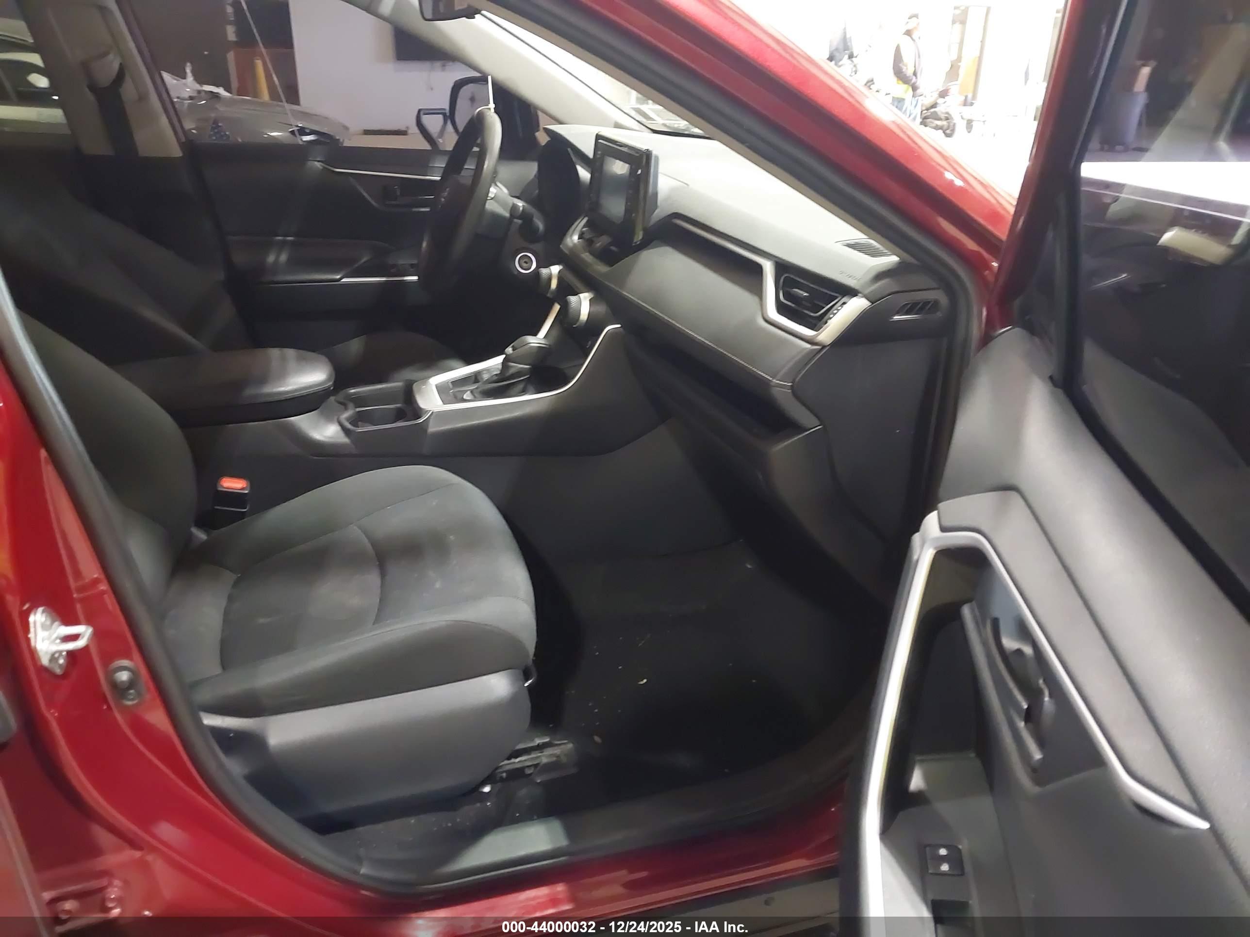 TOYOTA RAV4 image 5
