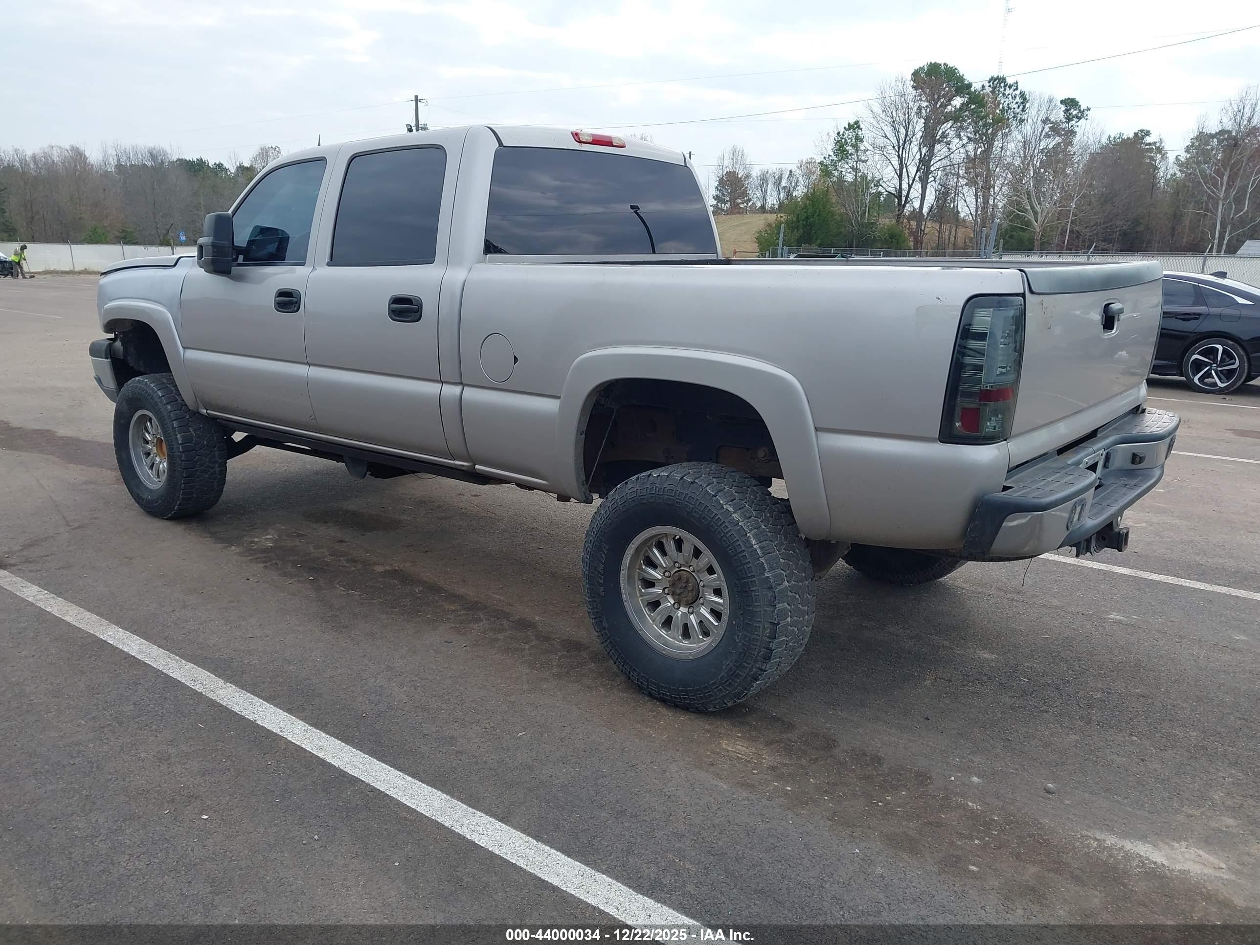 CHEVROLET SILVERADO image 3