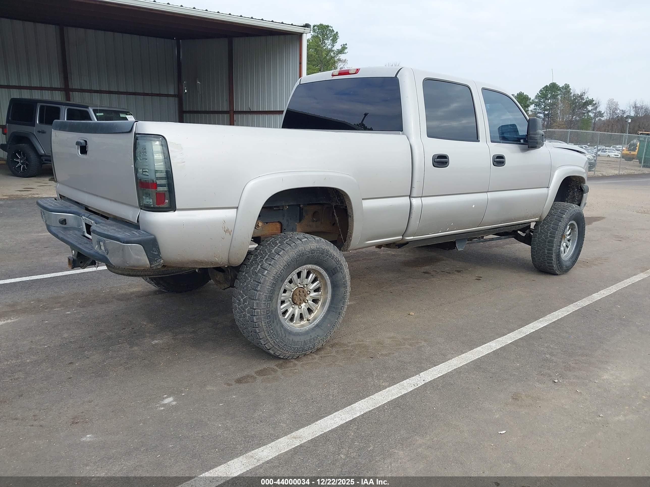 CHEVROLET SILVERADO image 4