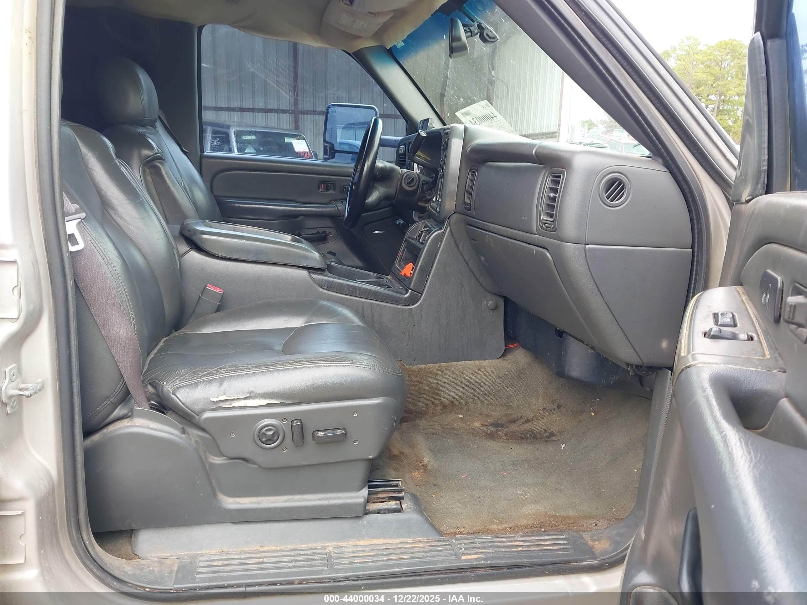 CHEVROLET SILVERADO image 5