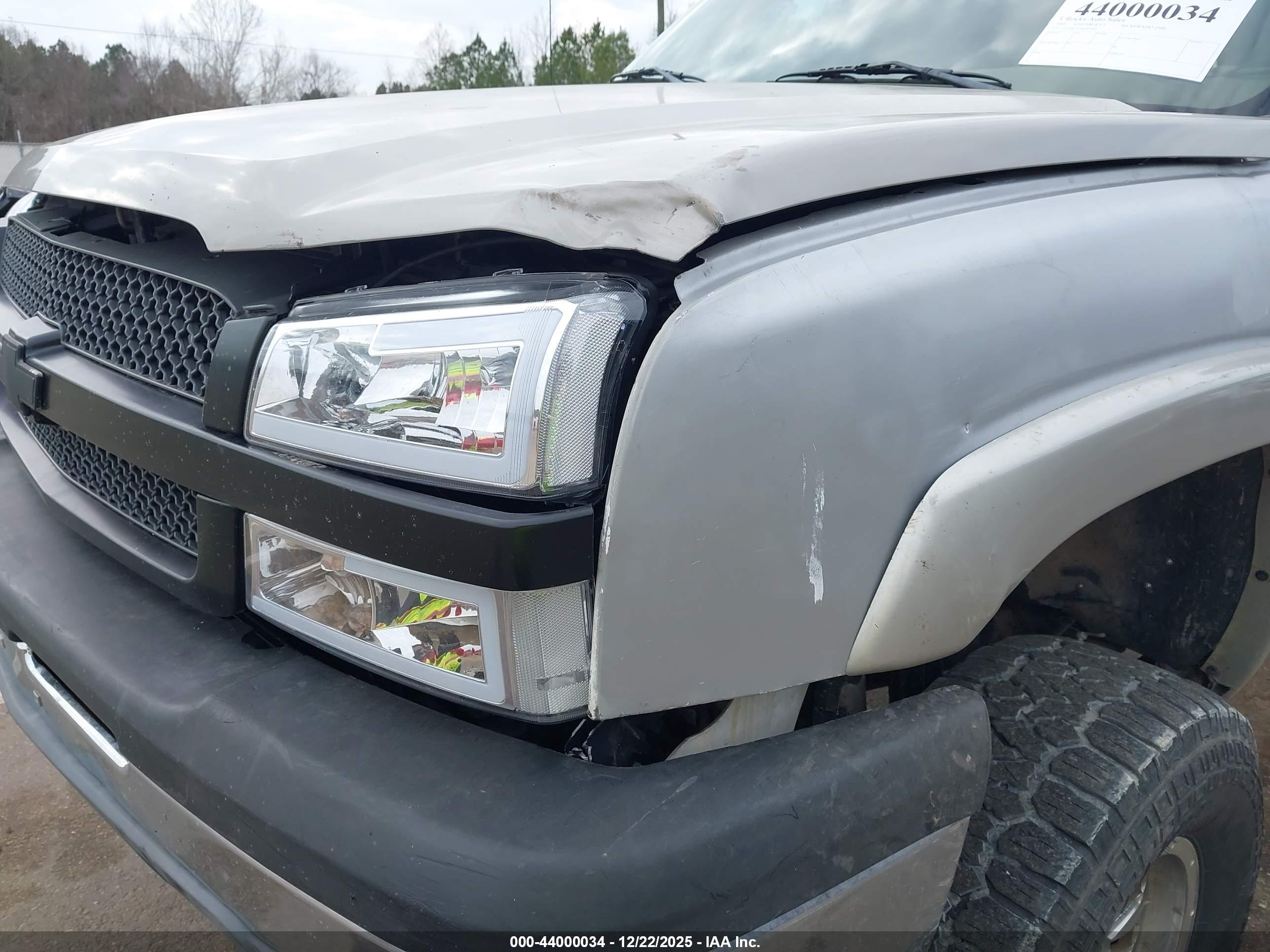 CHEVROLET SILVERADO image 6
