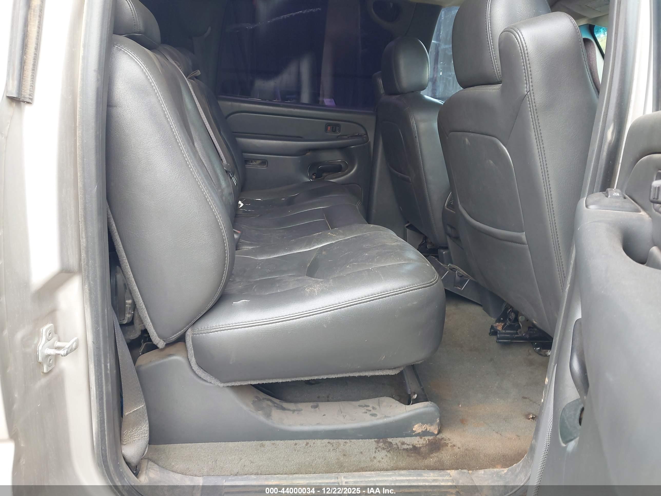 CHEVROLET SILVERADO image 8