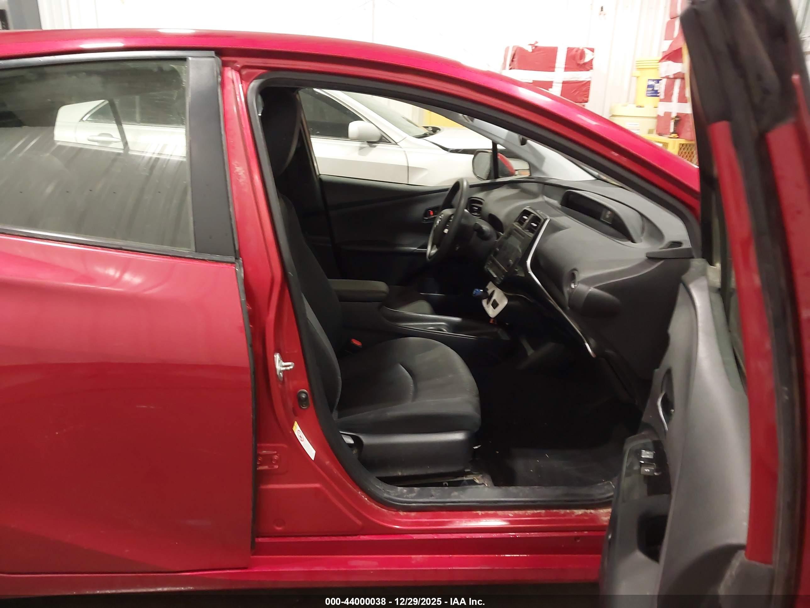 TOYOTA PRIUS image 5