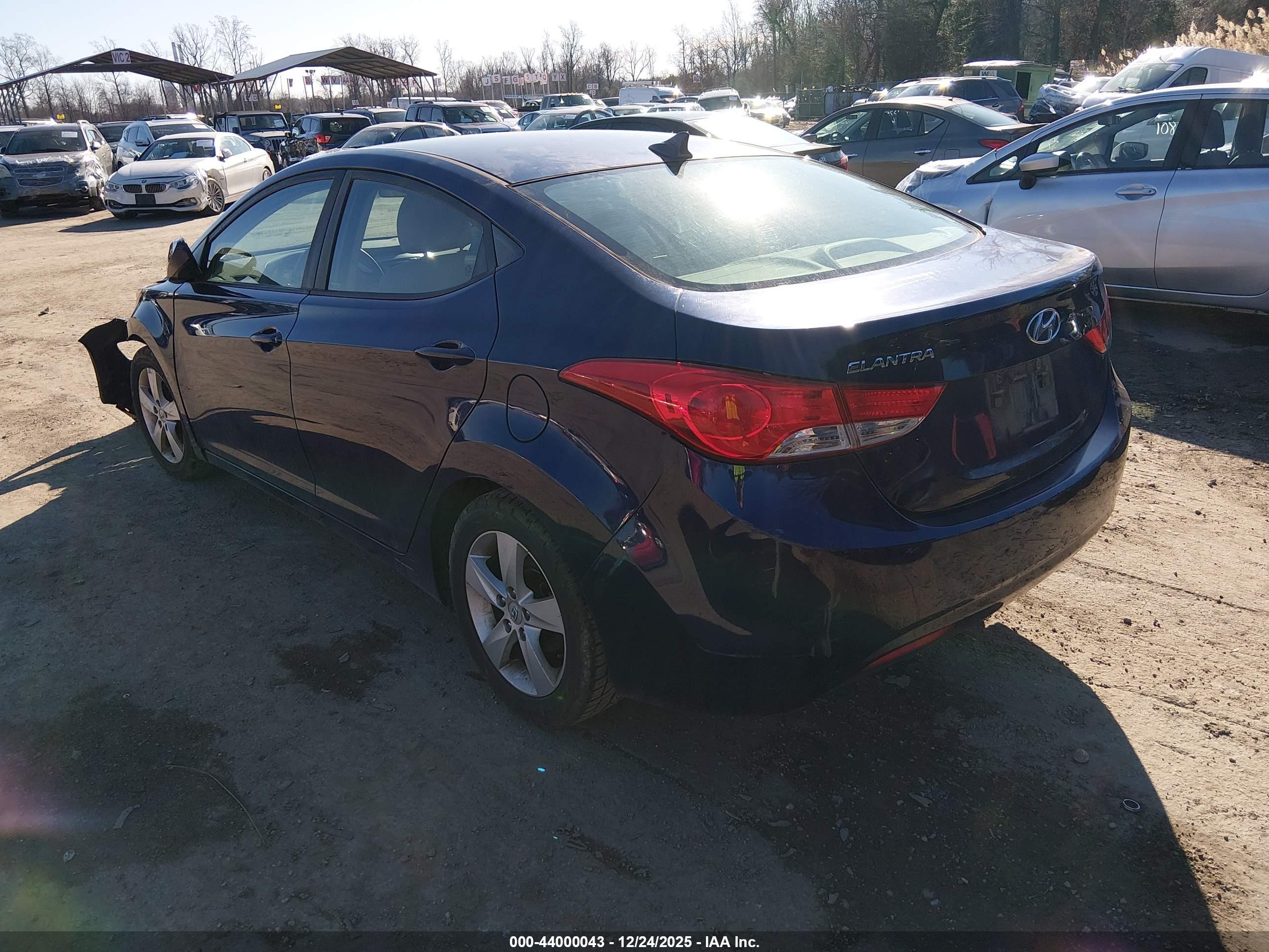 HYUNDAI ELANTRA image 3