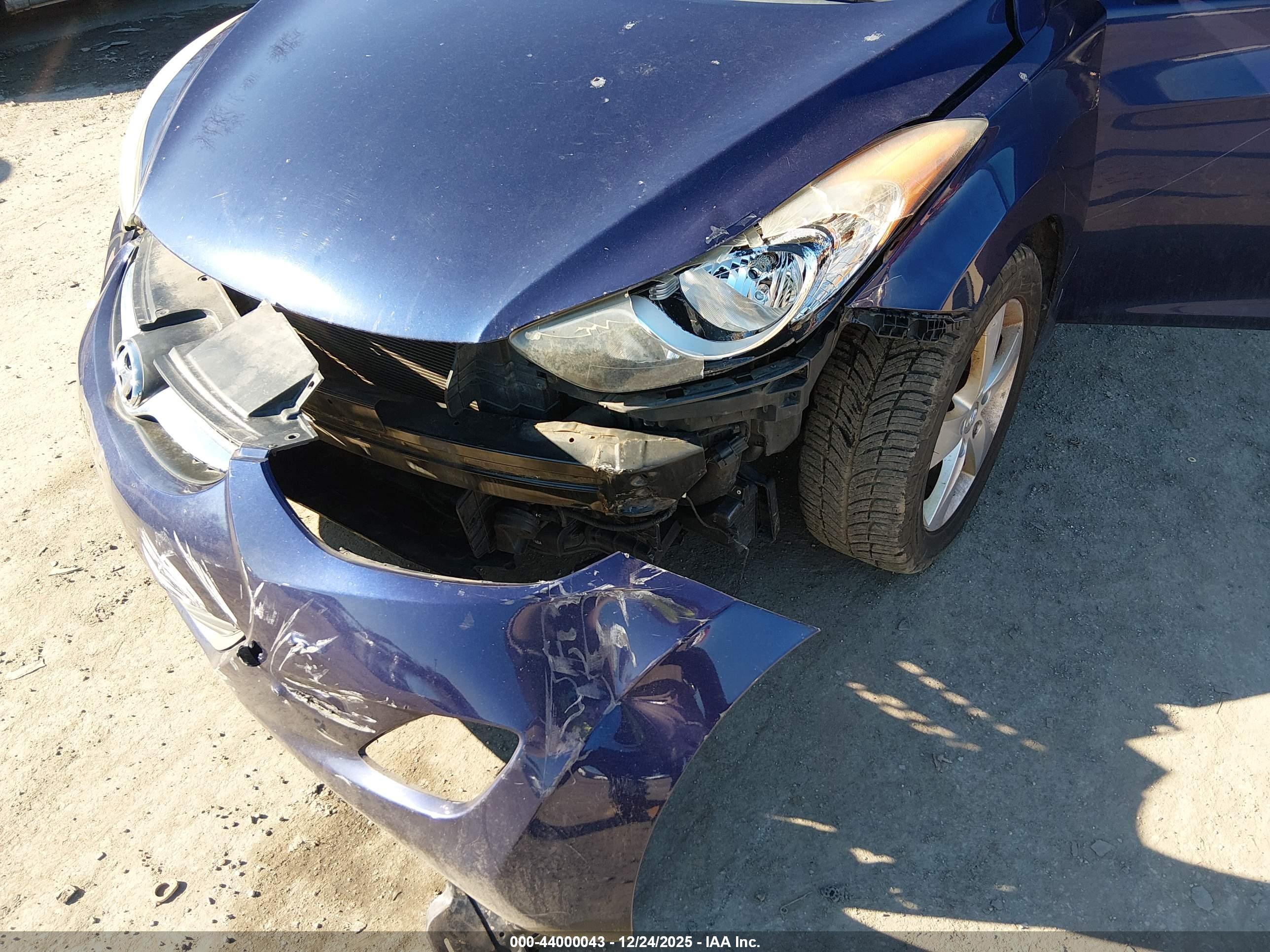 HYUNDAI ELANTRA image 6