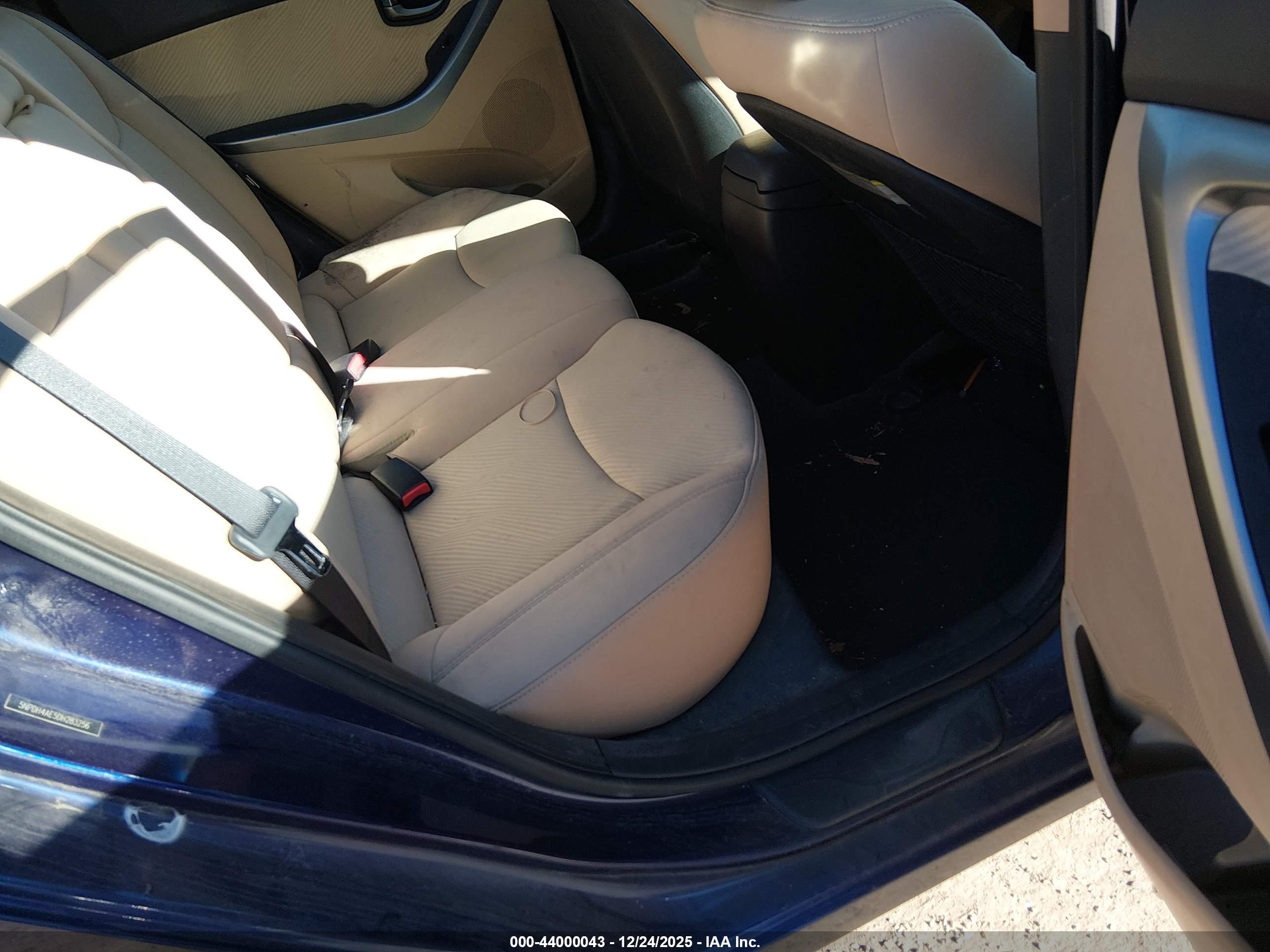 HYUNDAI ELANTRA image 8