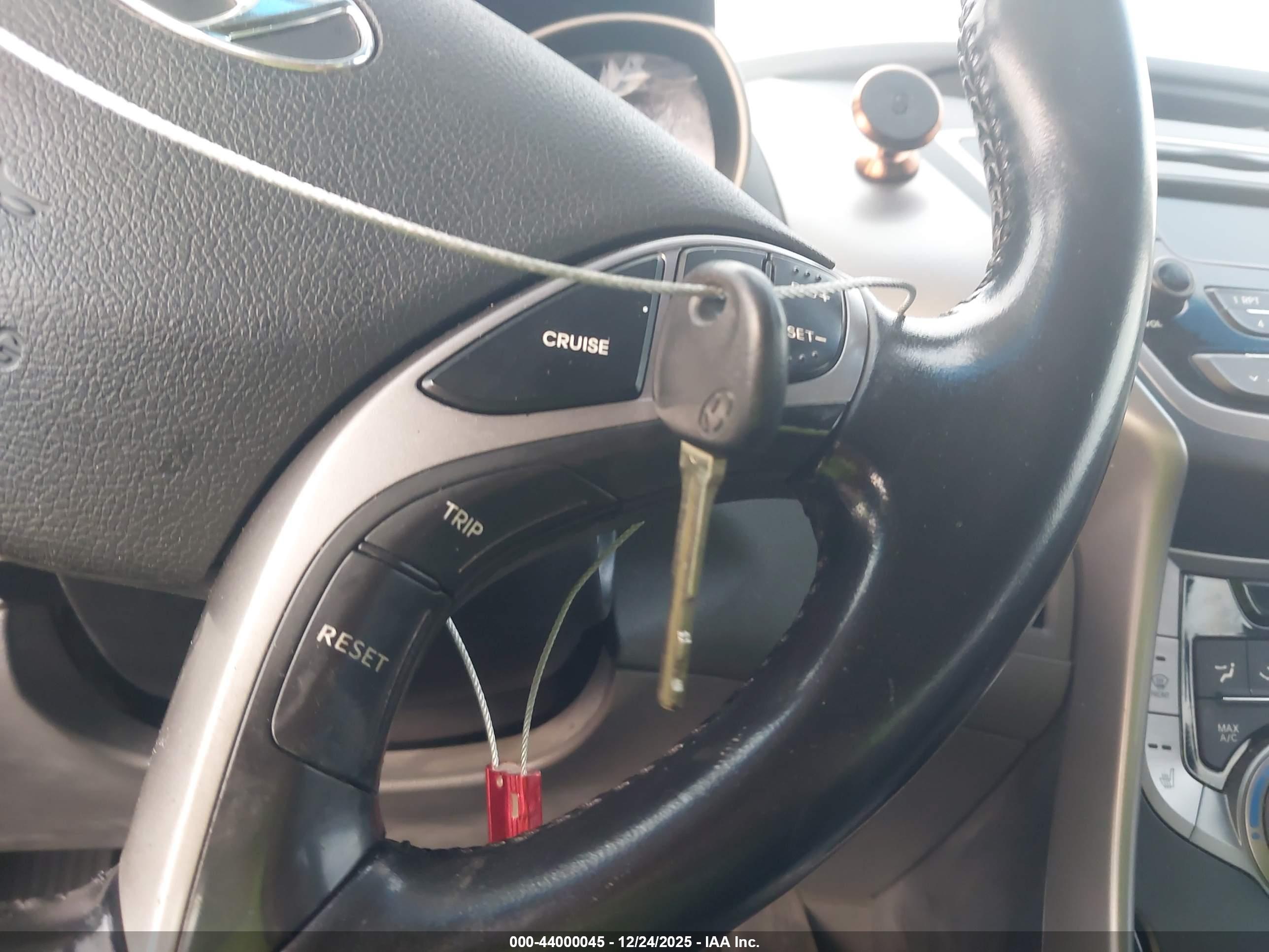 HYUNDAI ELANTRA image 11