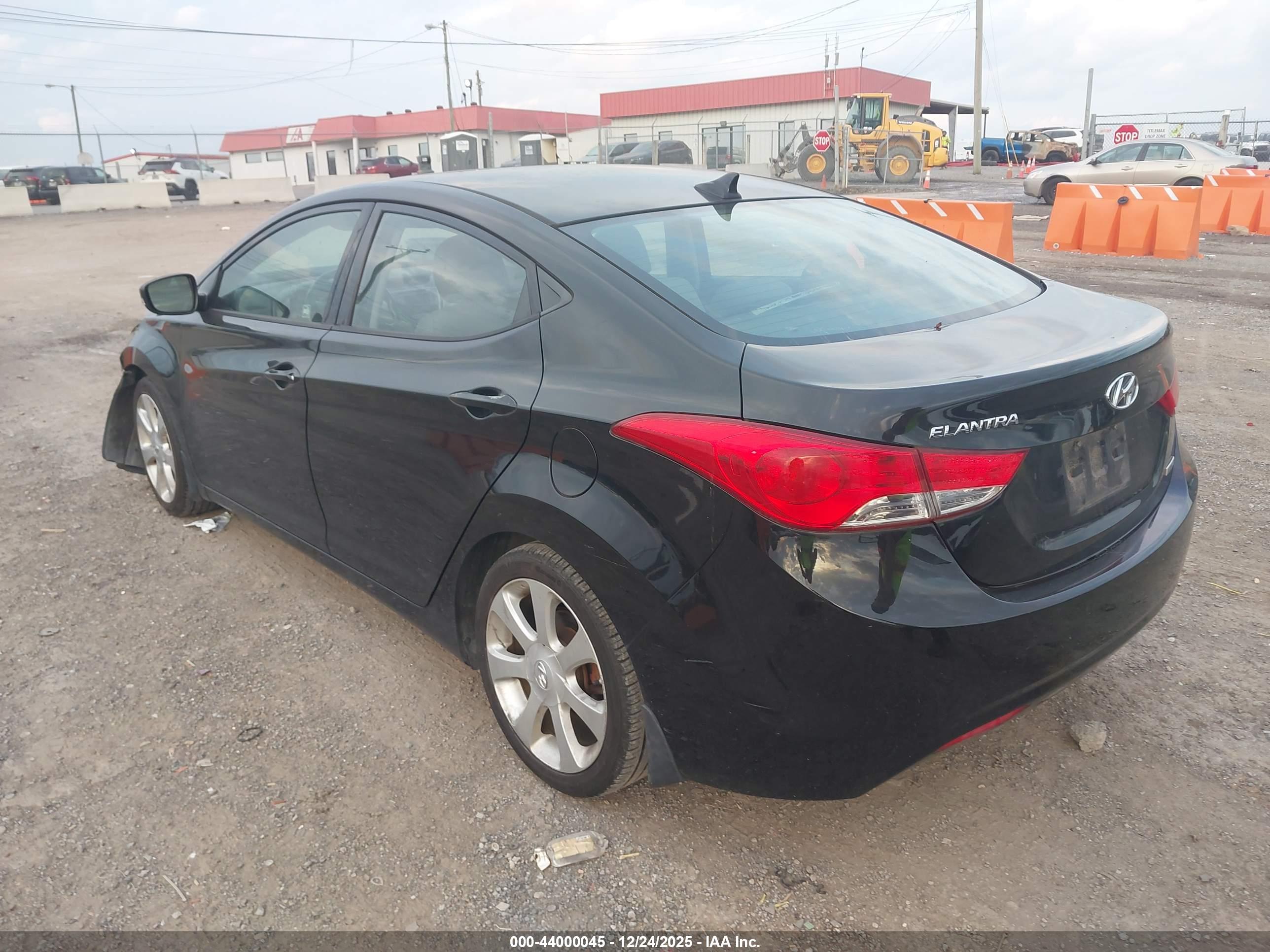 HYUNDAI ELANTRA image 3