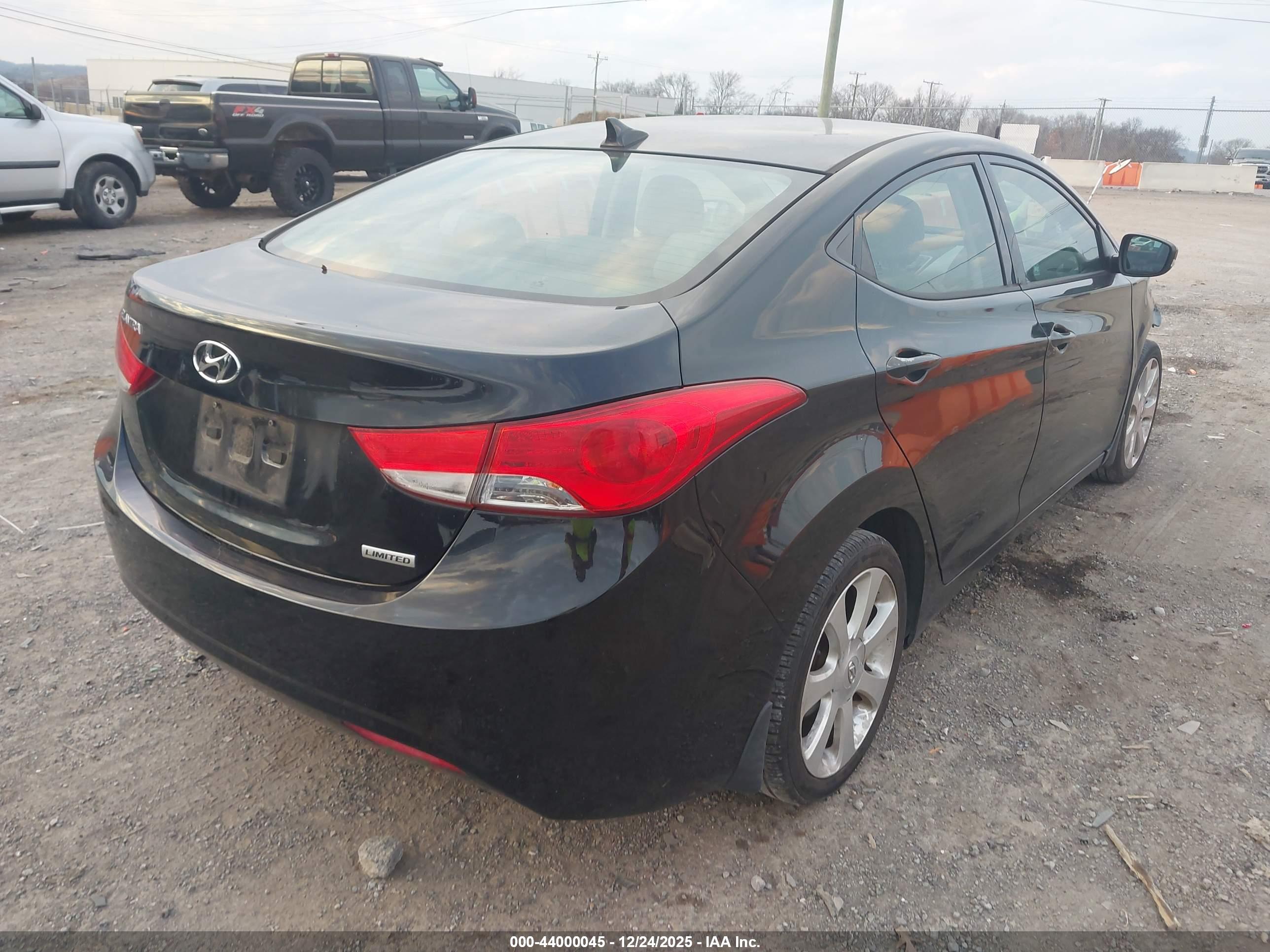 HYUNDAI ELANTRA image 4