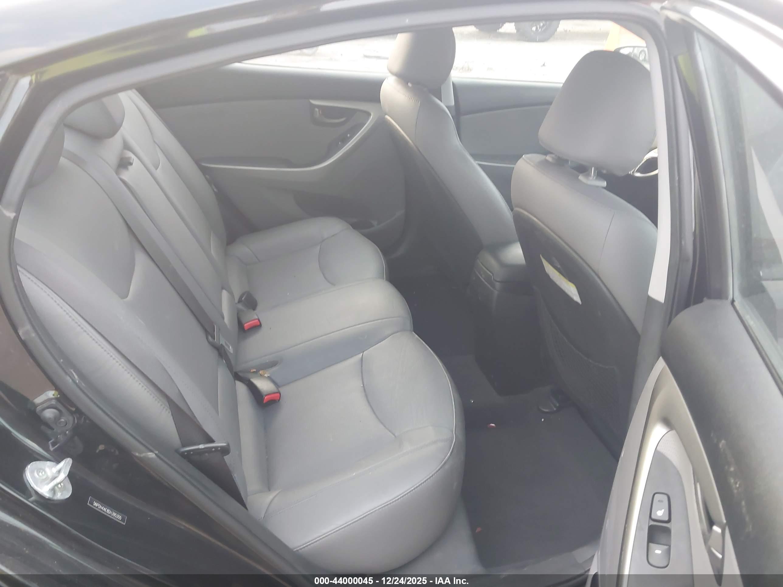 HYUNDAI ELANTRA image 8