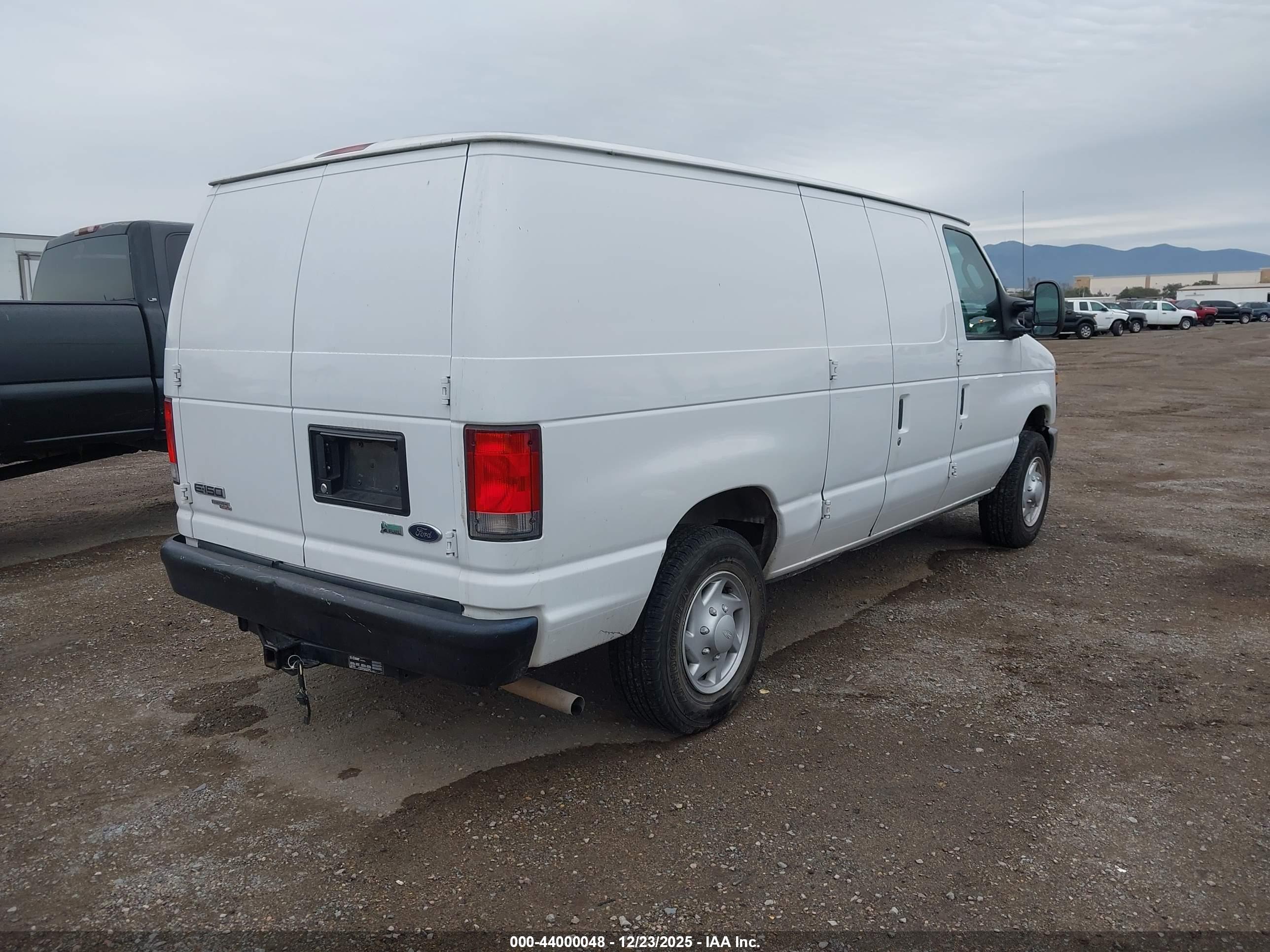 FORD E-150 image 4