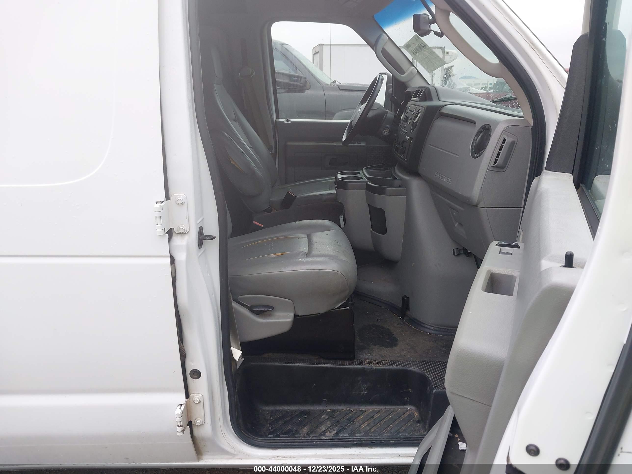 FORD E-150 image 5