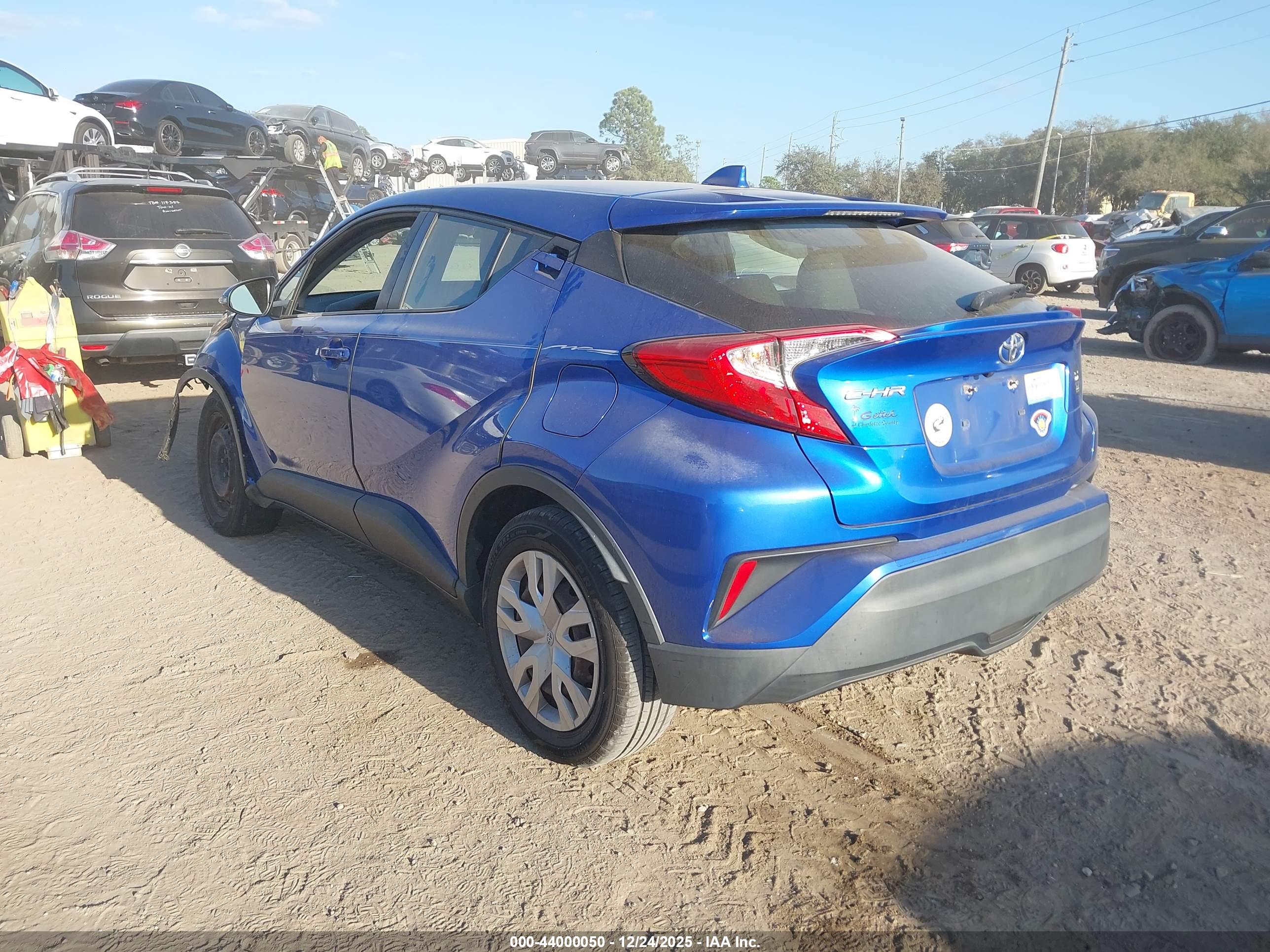 TOYOTA C-HR image 3