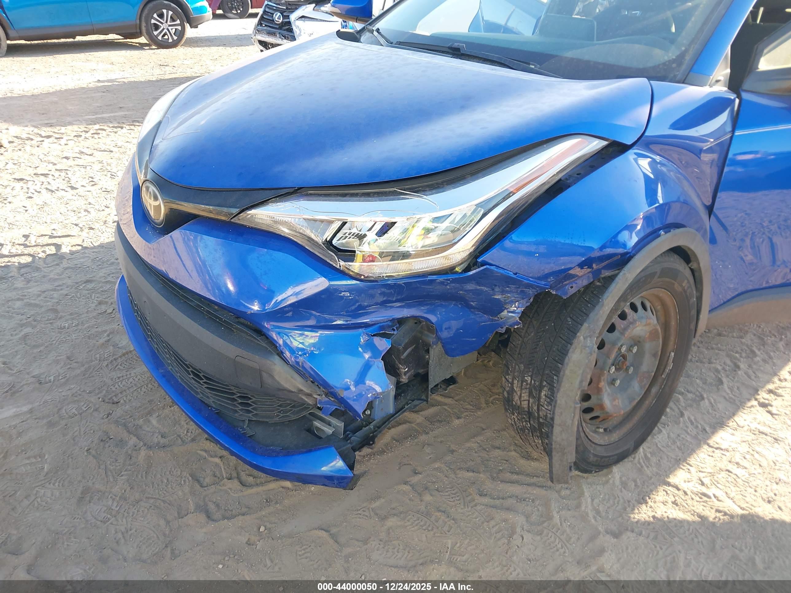 TOYOTA C-HR image 6