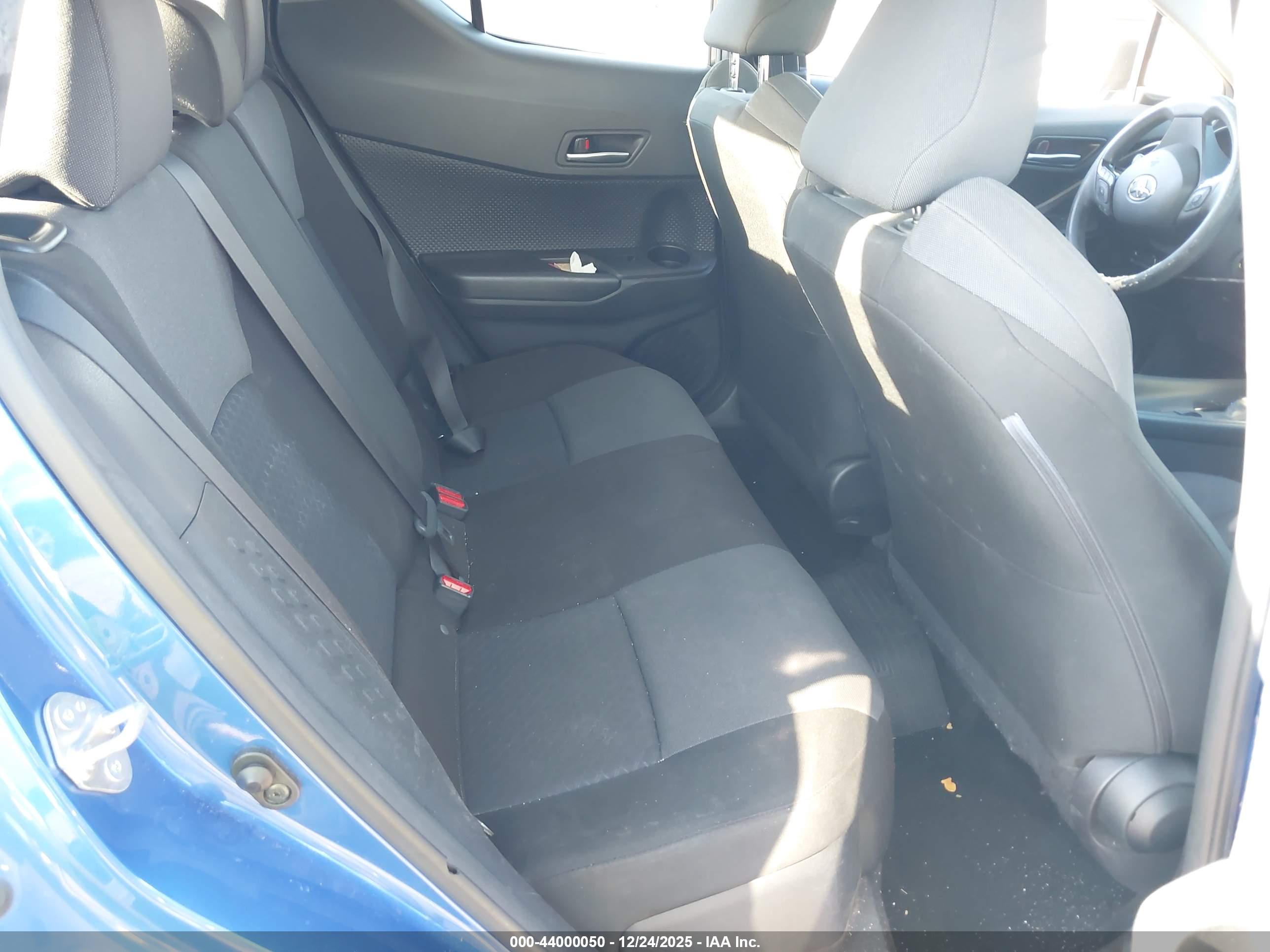 TOYOTA C-HR image 8