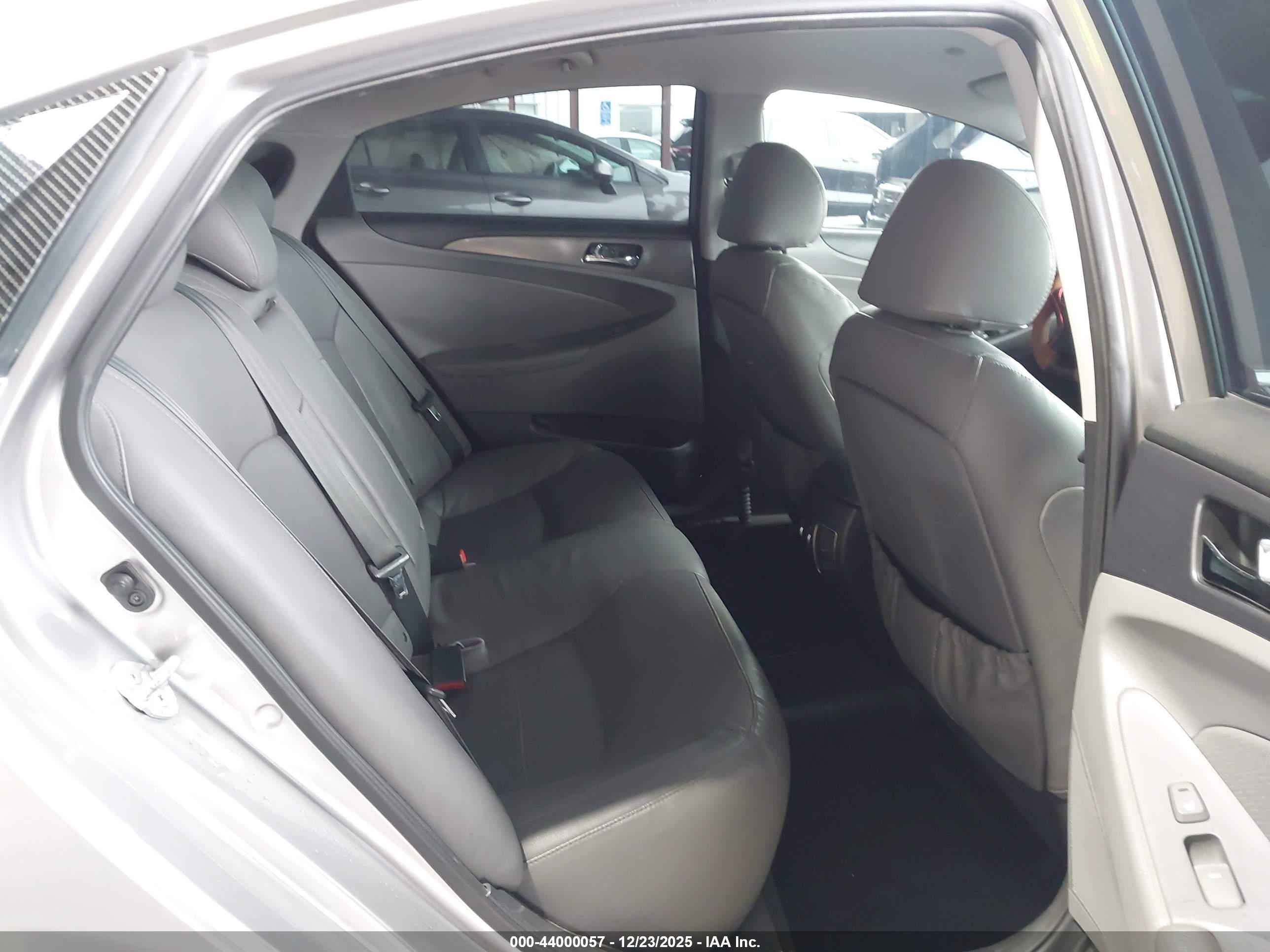HYUNDAI SONATA image 8