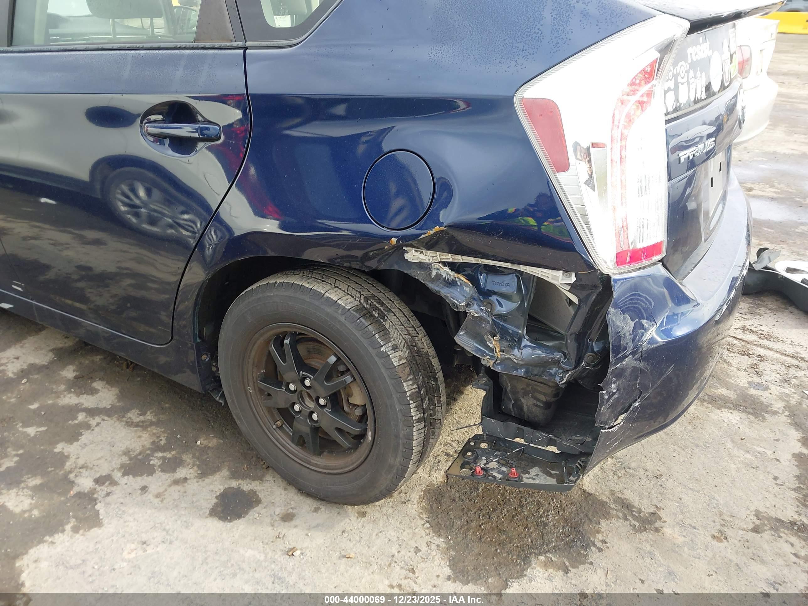 TOYOTA PRIUS image 6
