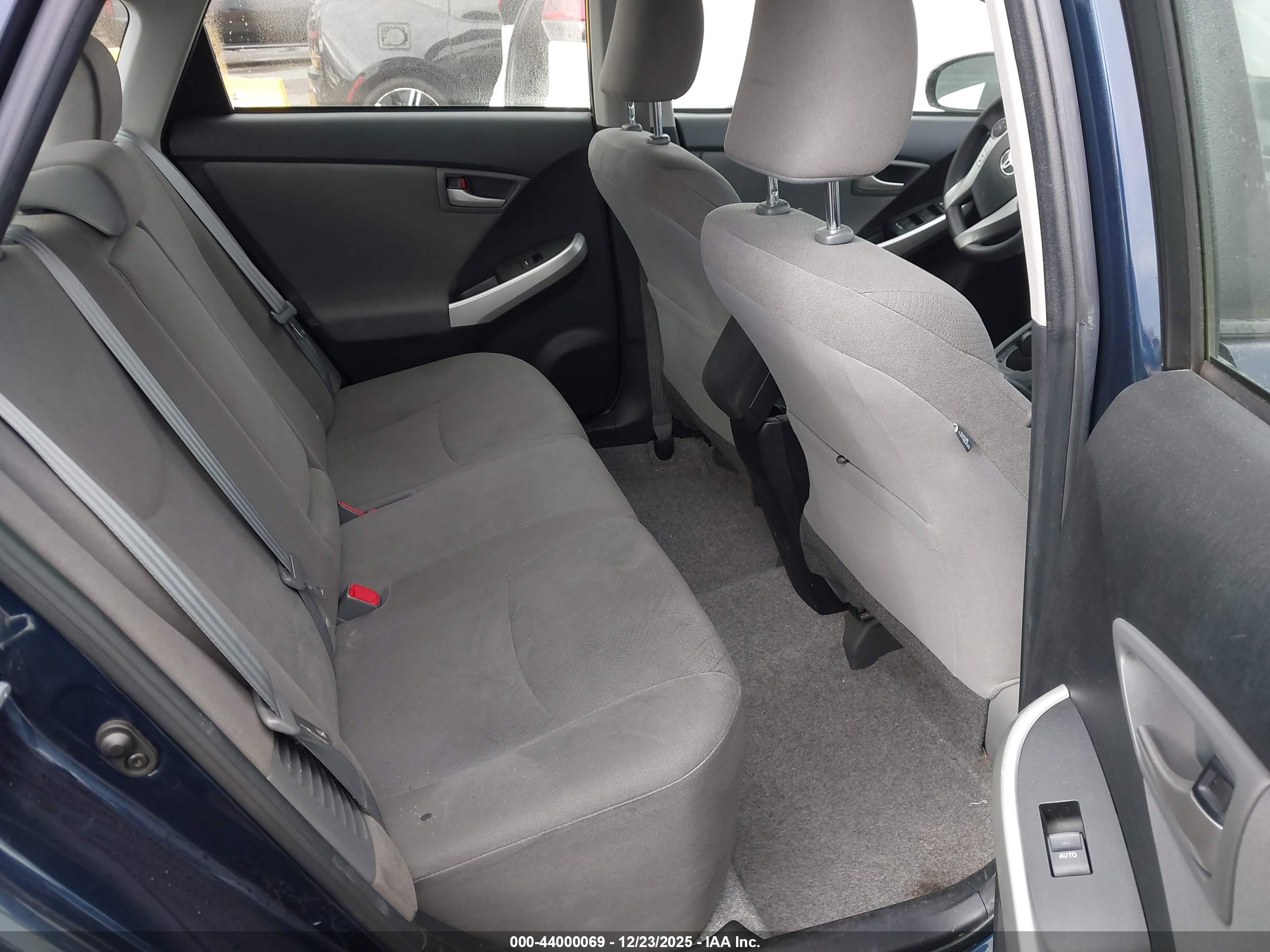 TOYOTA PRIUS image 8