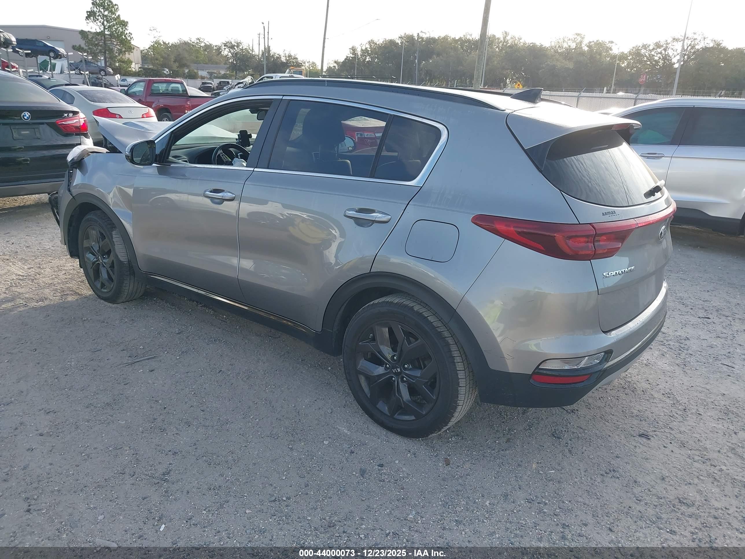 KIA SPORTAGE image 3