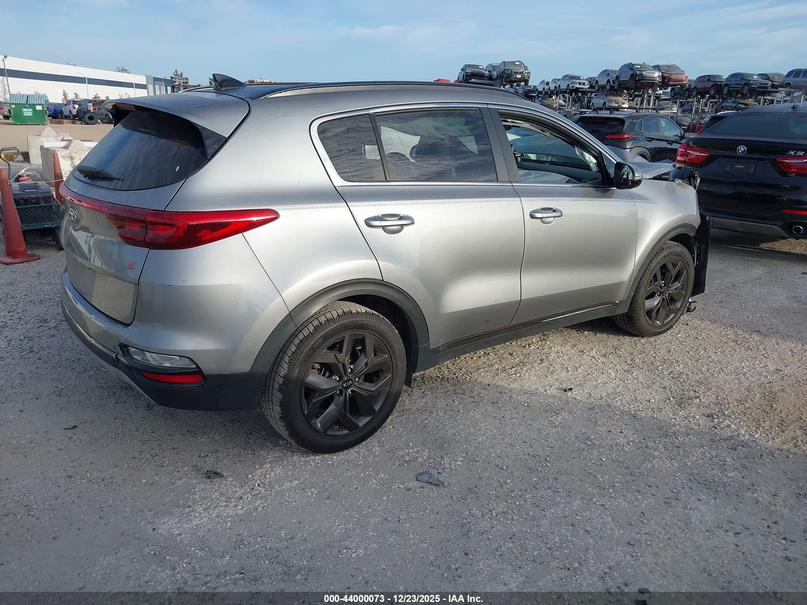 KIA SPORTAGE image 4