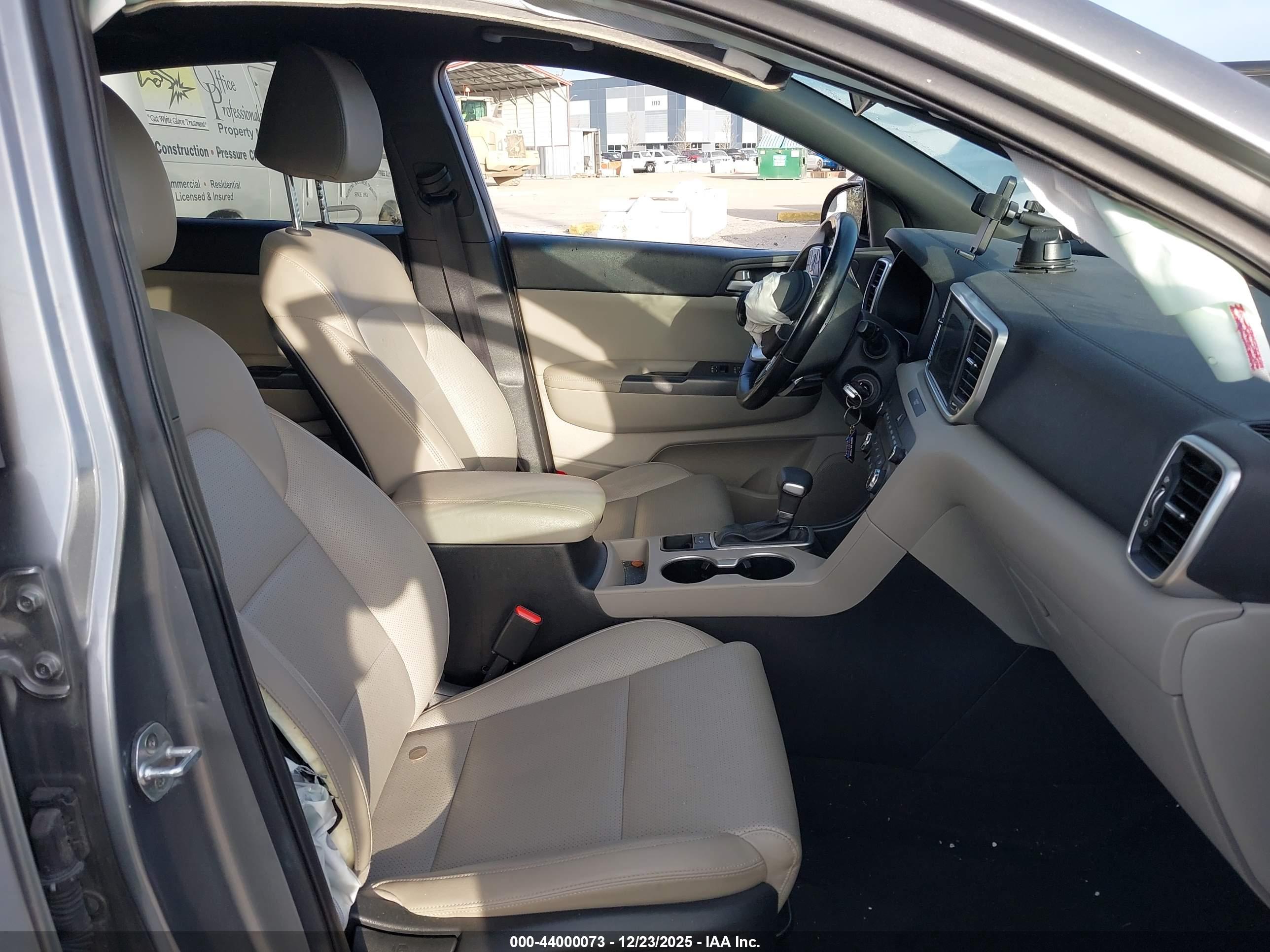 KIA SPORTAGE image 5