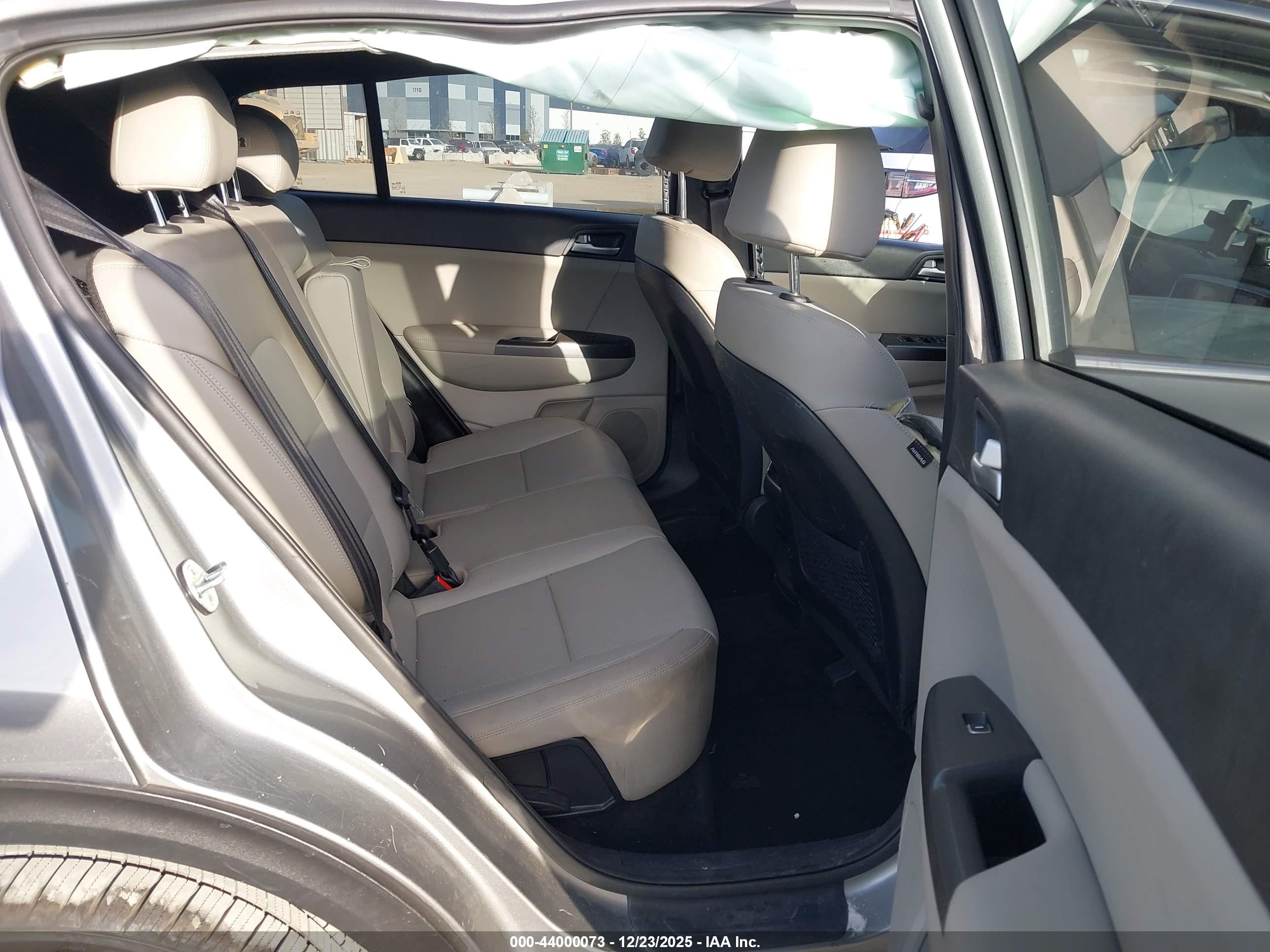 KIA SPORTAGE image 8