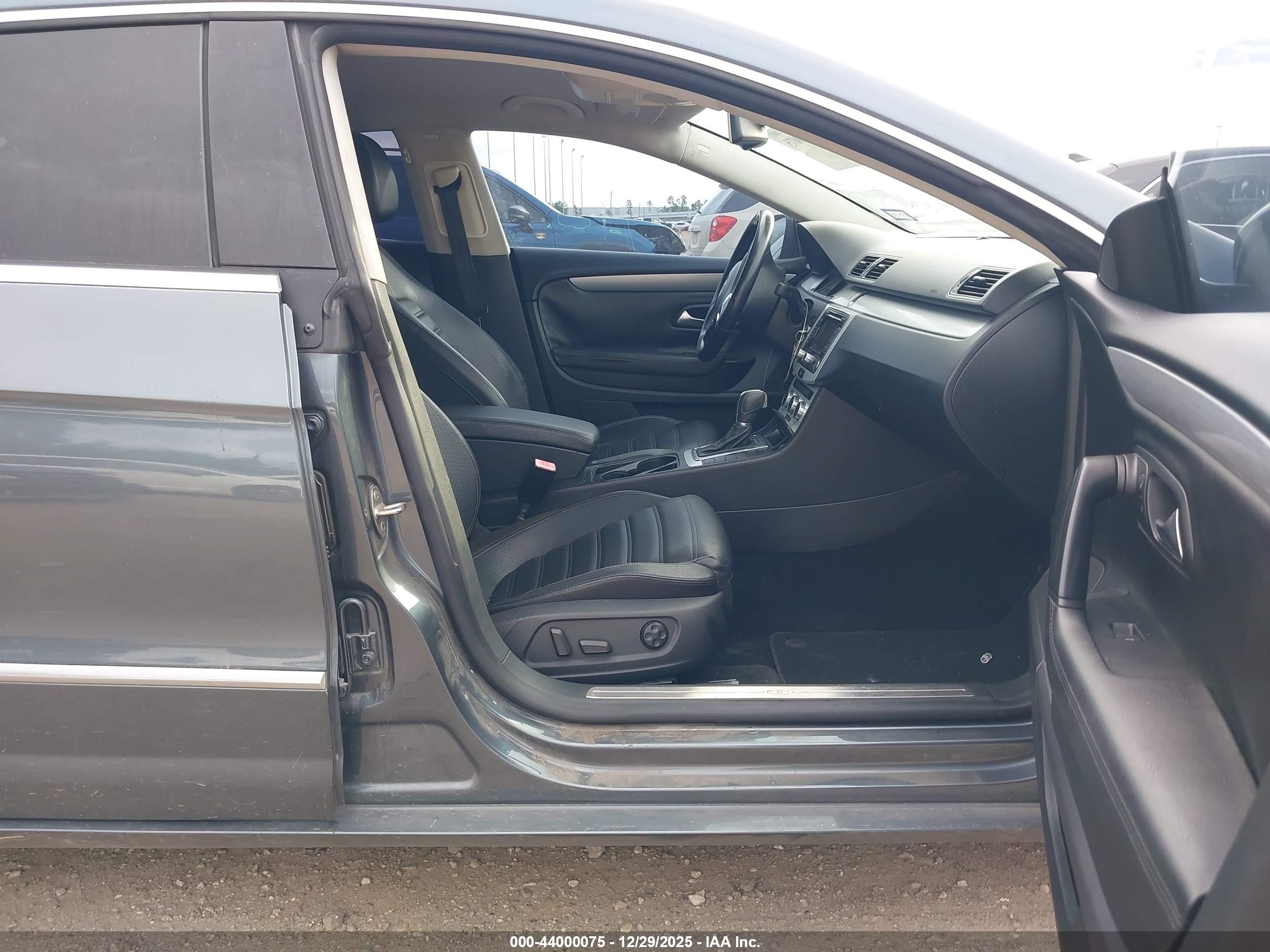 VOLKSWAGEN CC image 5