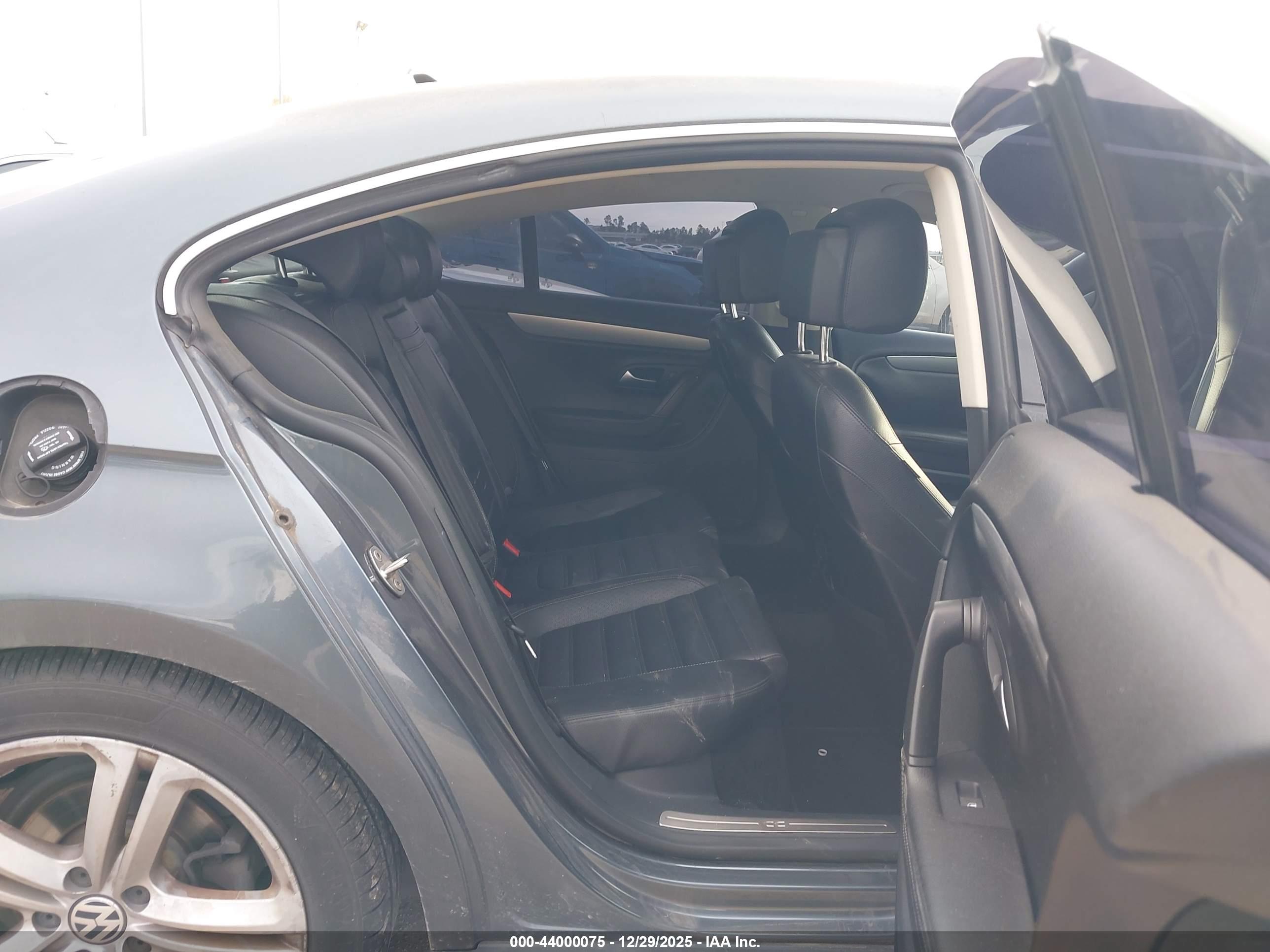 VOLKSWAGEN CC image 8