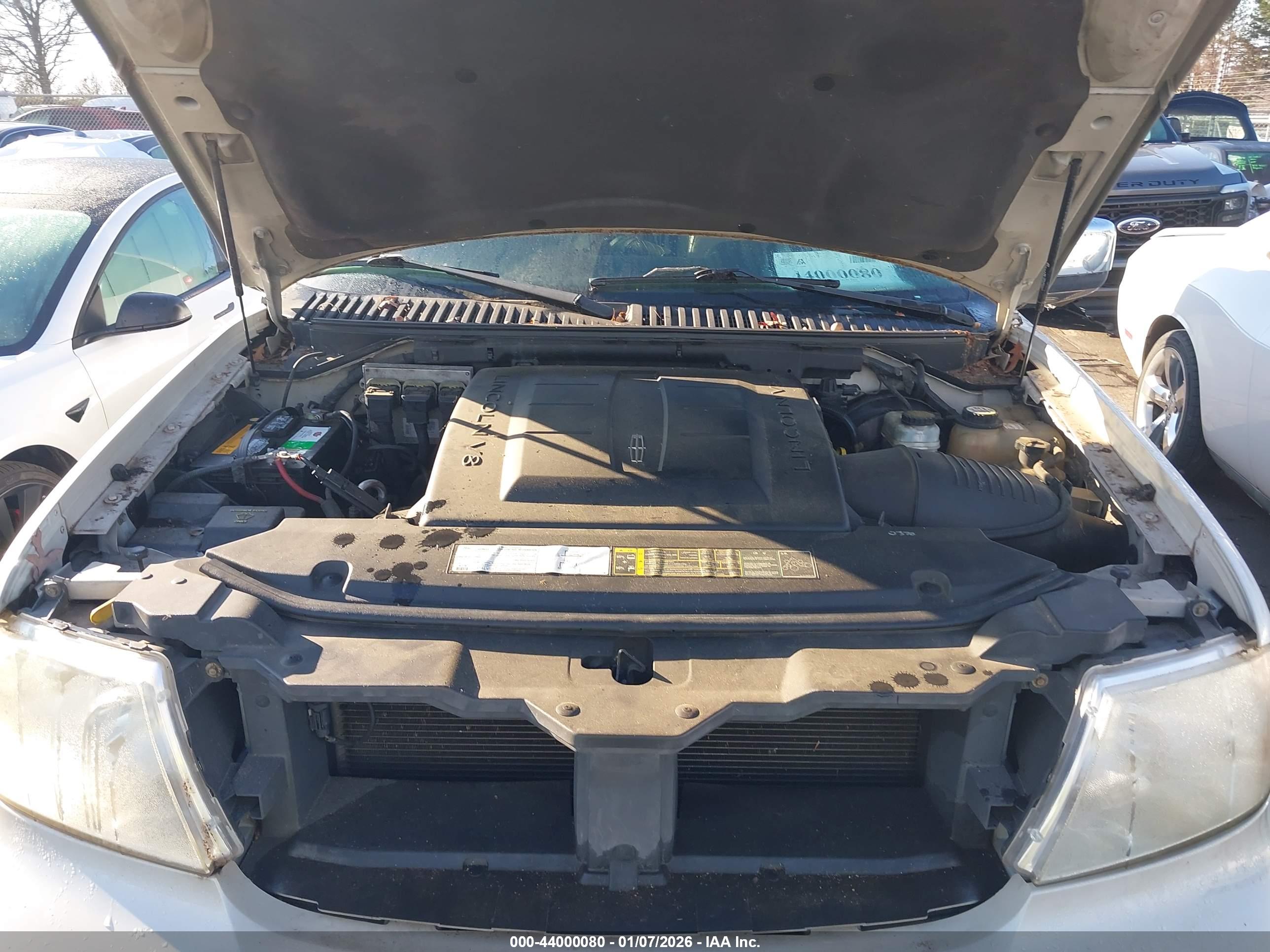 LINCOLN NAVIGATOR image 10