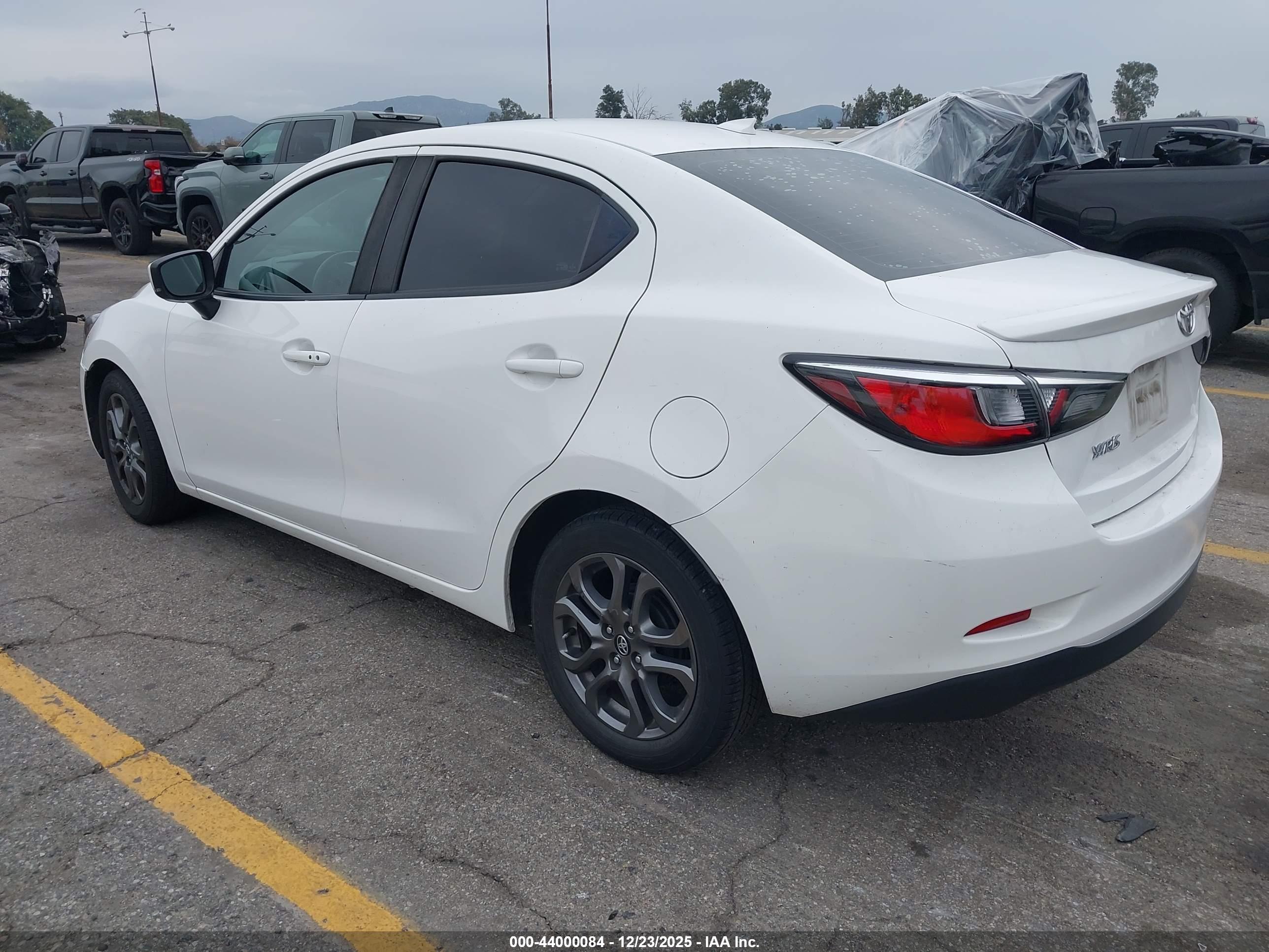 TOYOTA YARIS image 3