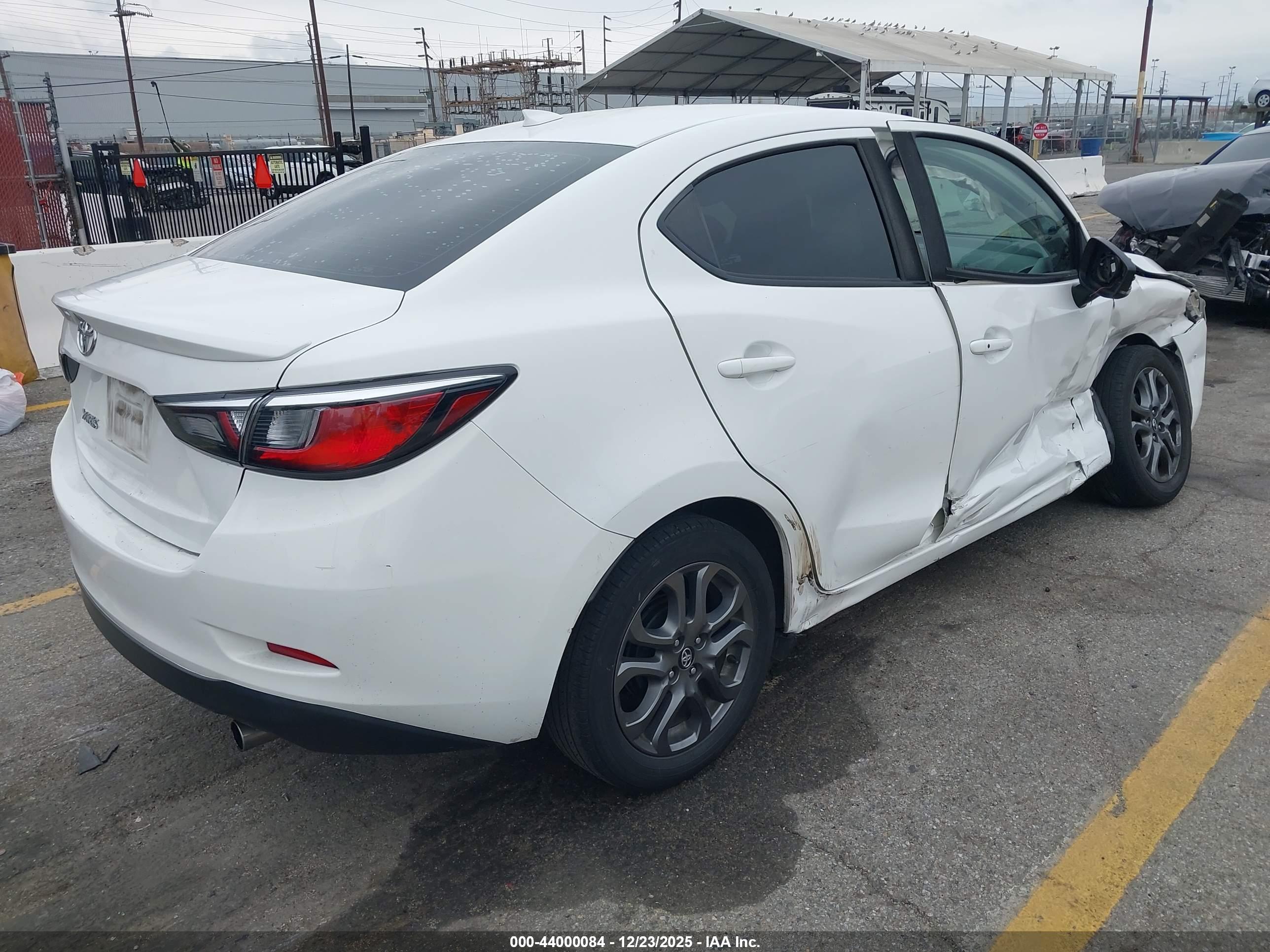 TOYOTA YARIS image 4