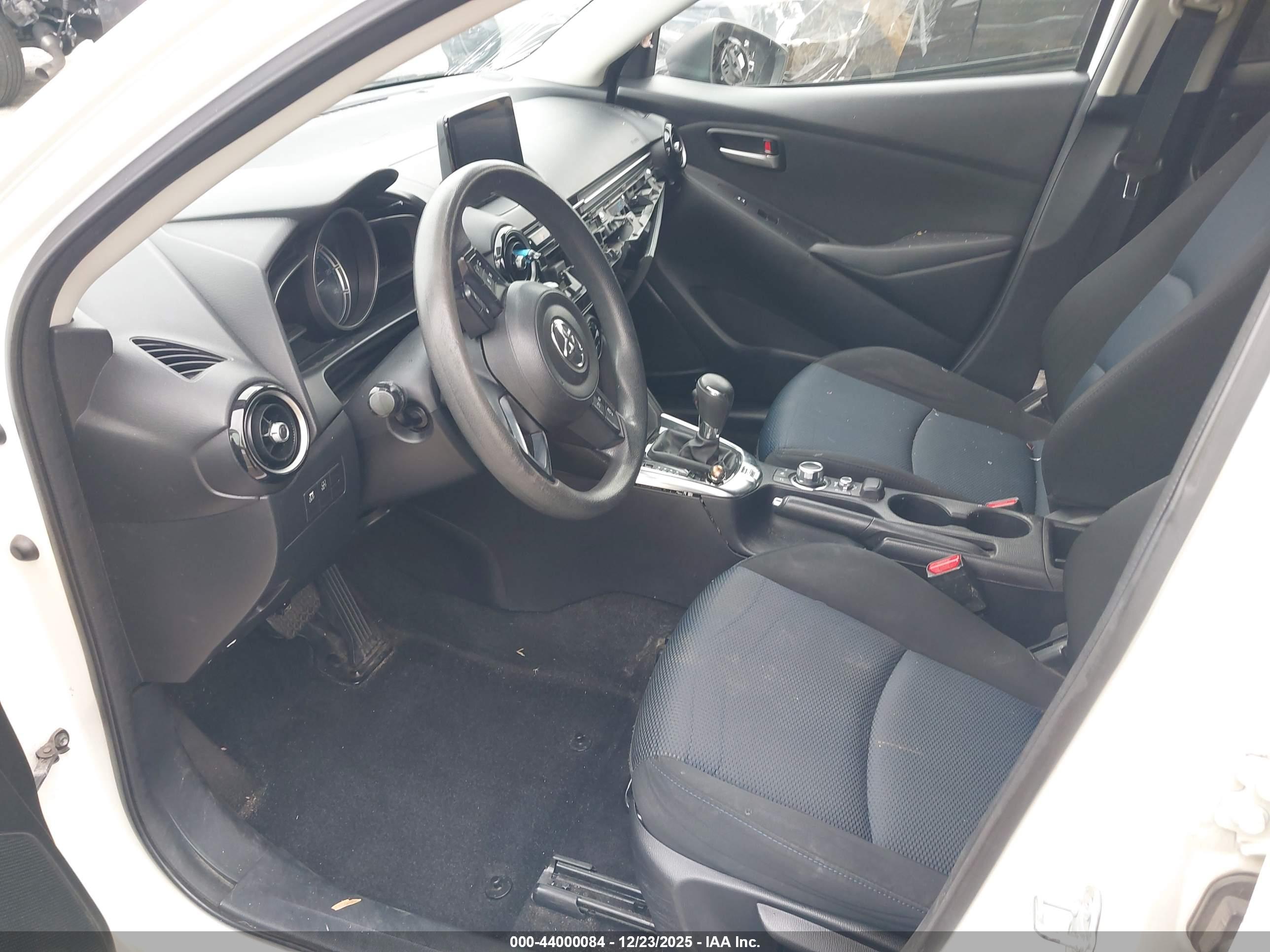TOYOTA YARIS image 5
