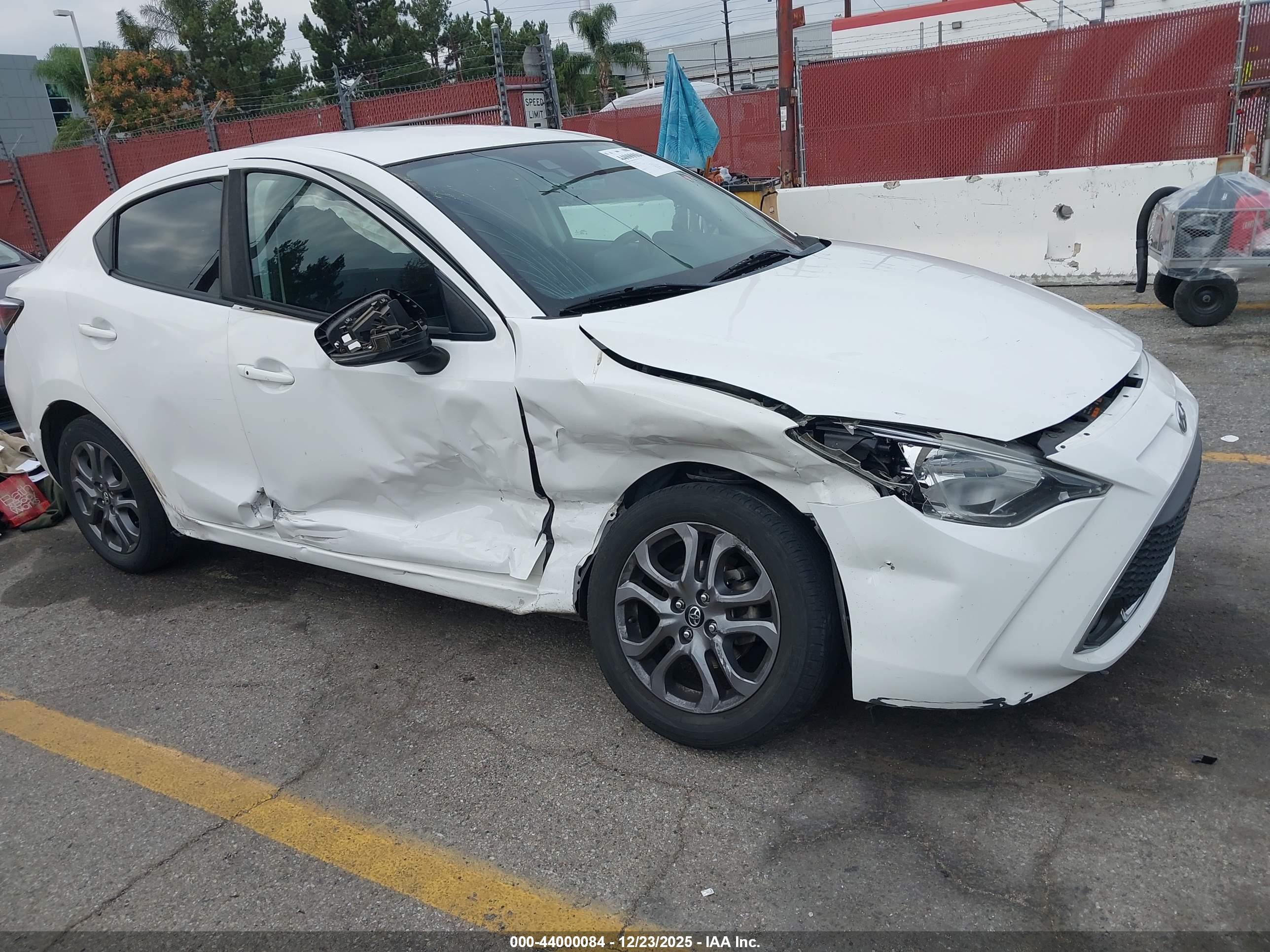 TOYOTA YARIS image 6