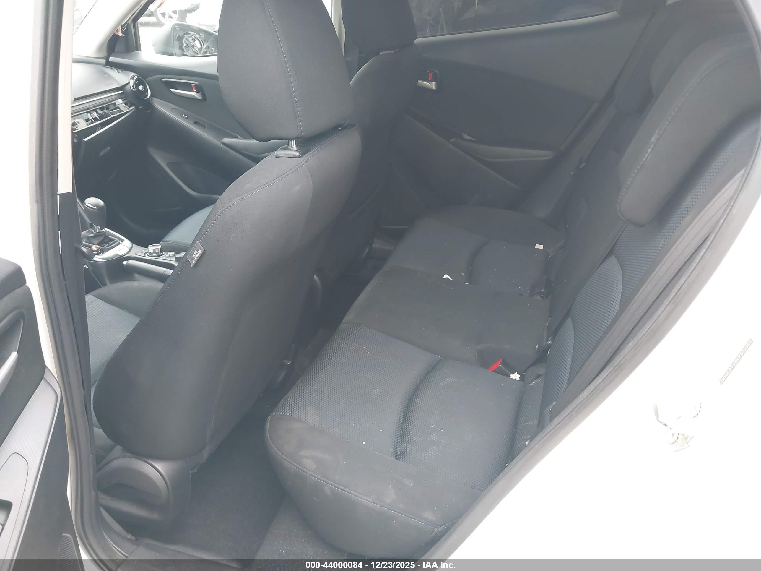 TOYOTA YARIS image 8