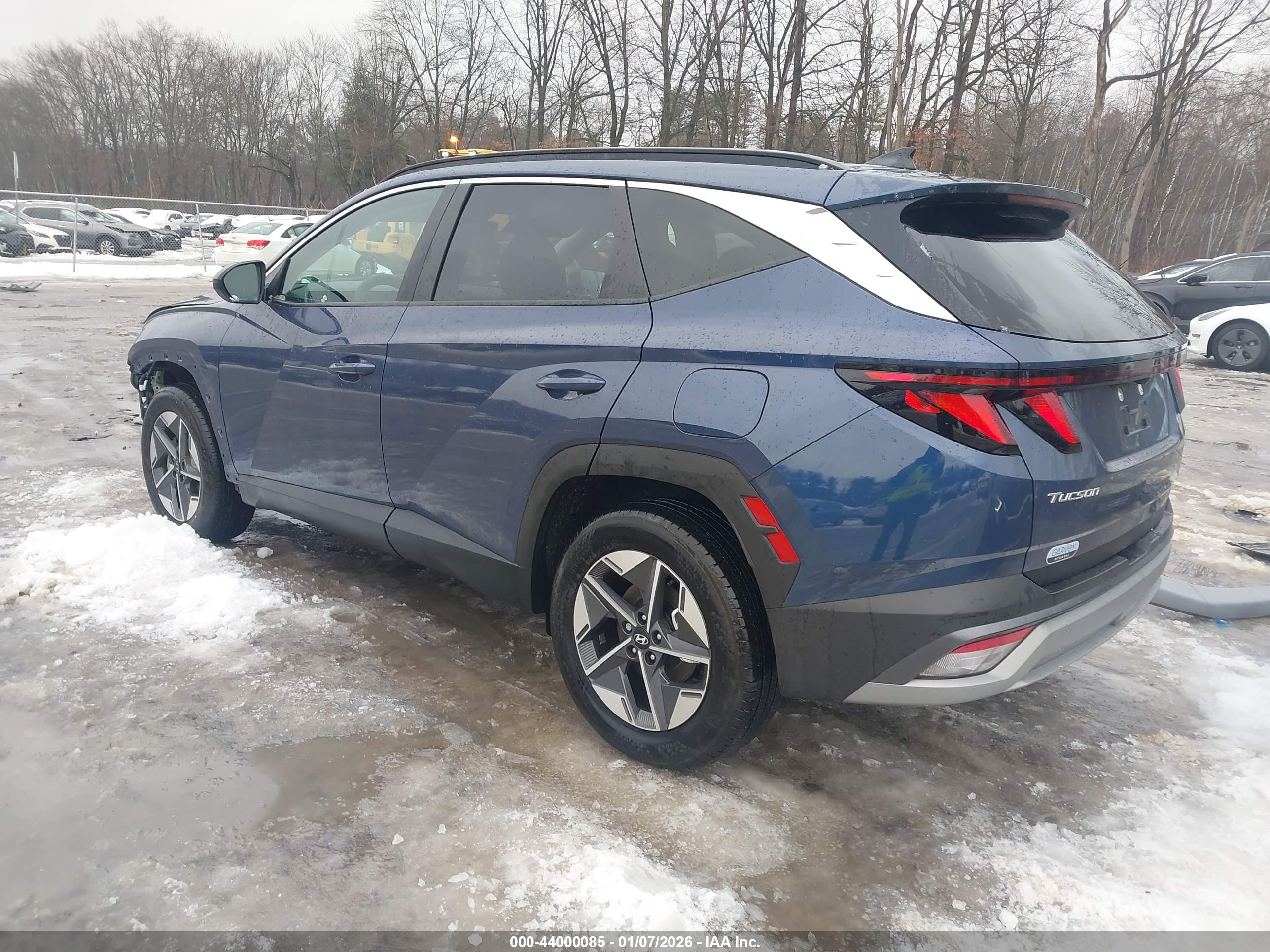 HYUNDAI TUCSON image 3