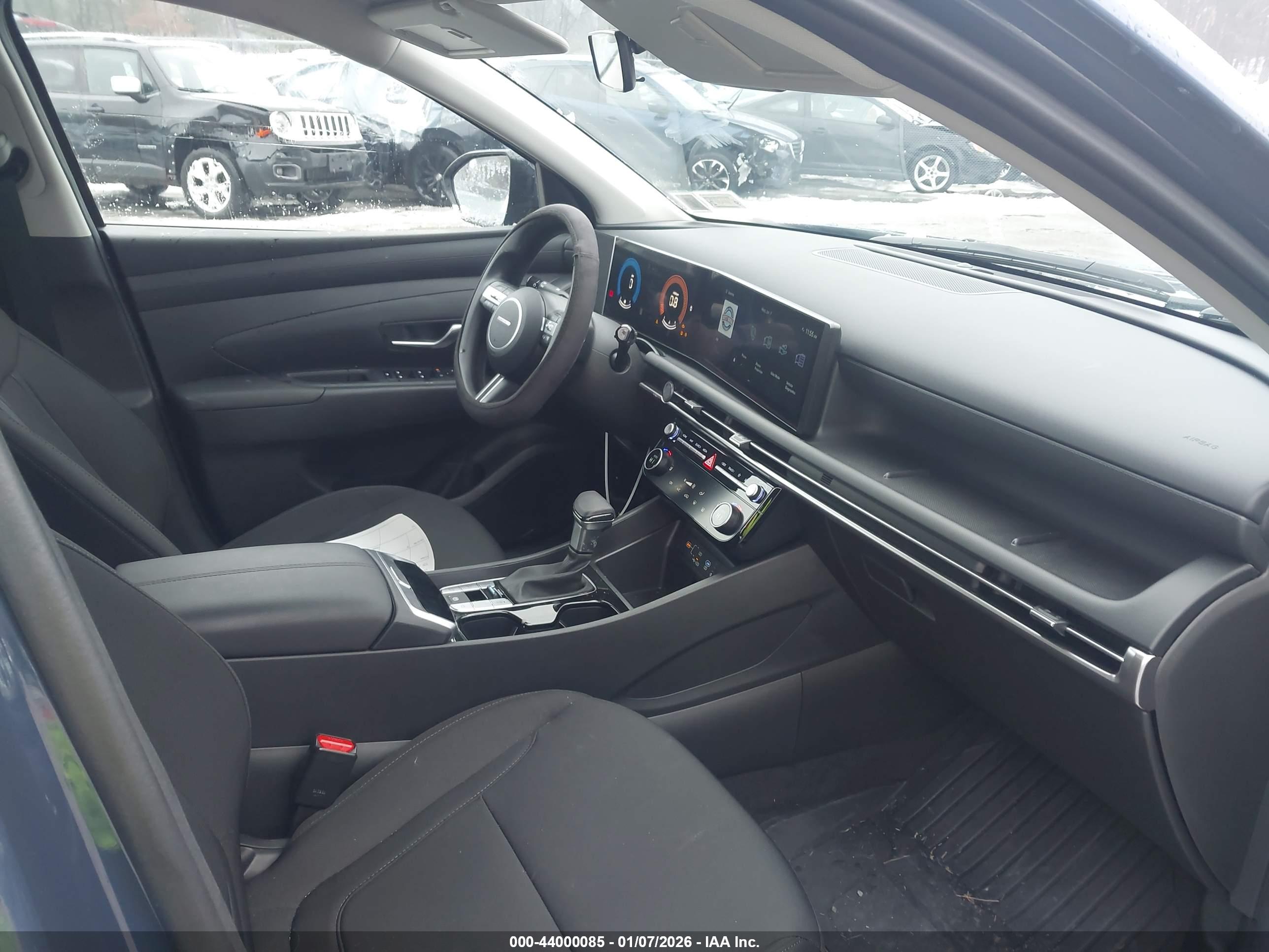 HYUNDAI TUCSON image 5