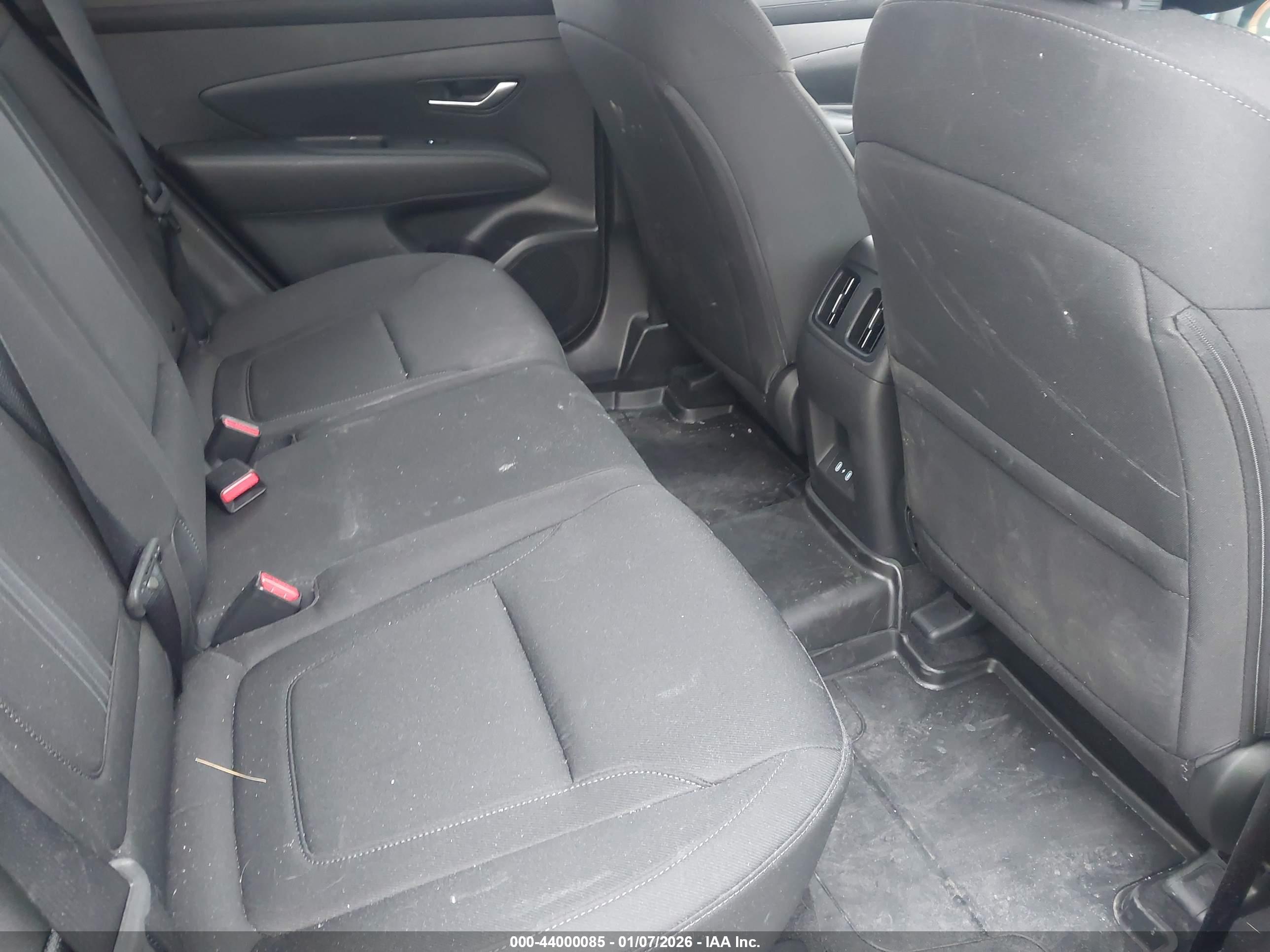 HYUNDAI TUCSON image 8