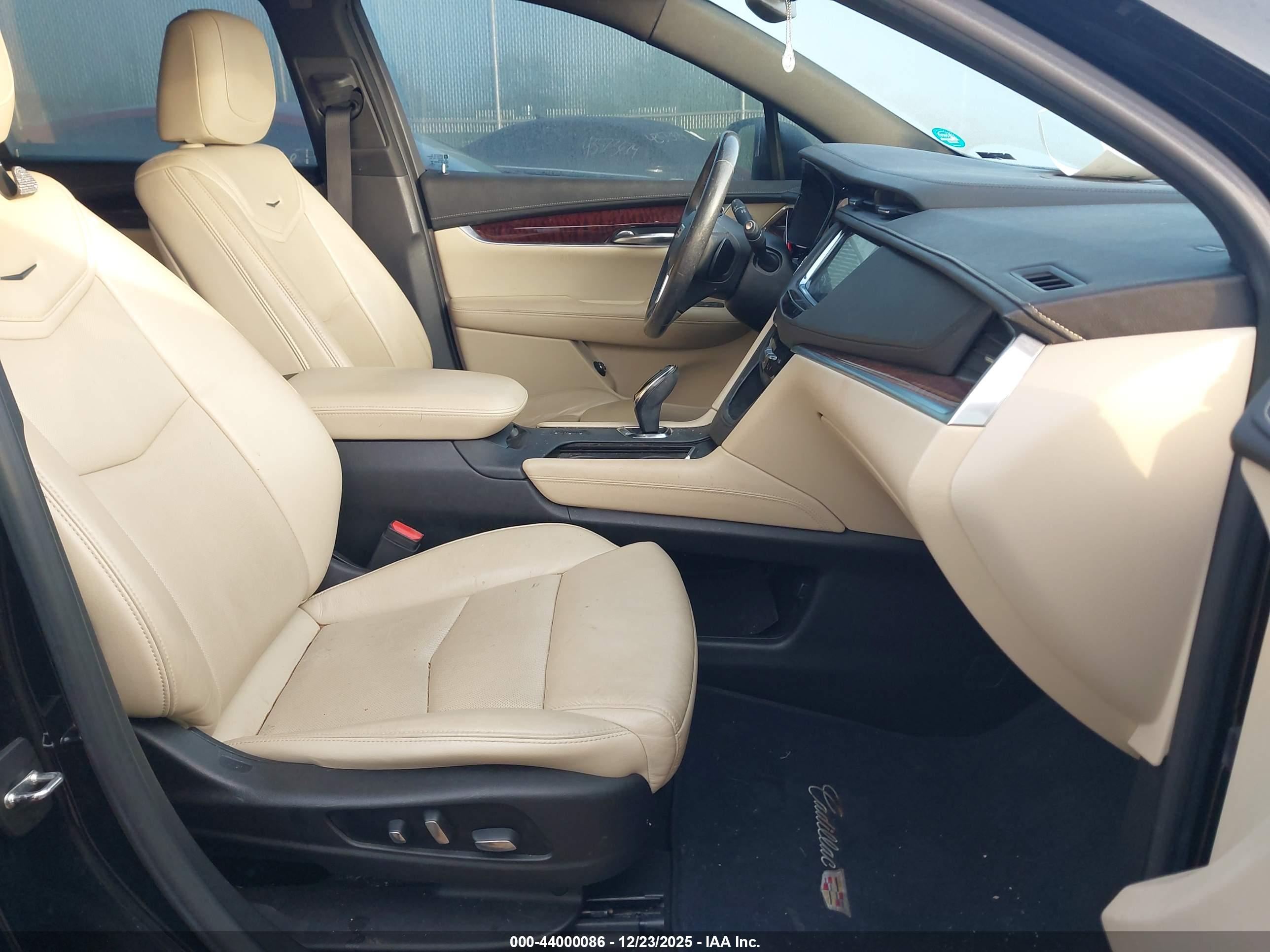 CADILLAC XT5 image 5