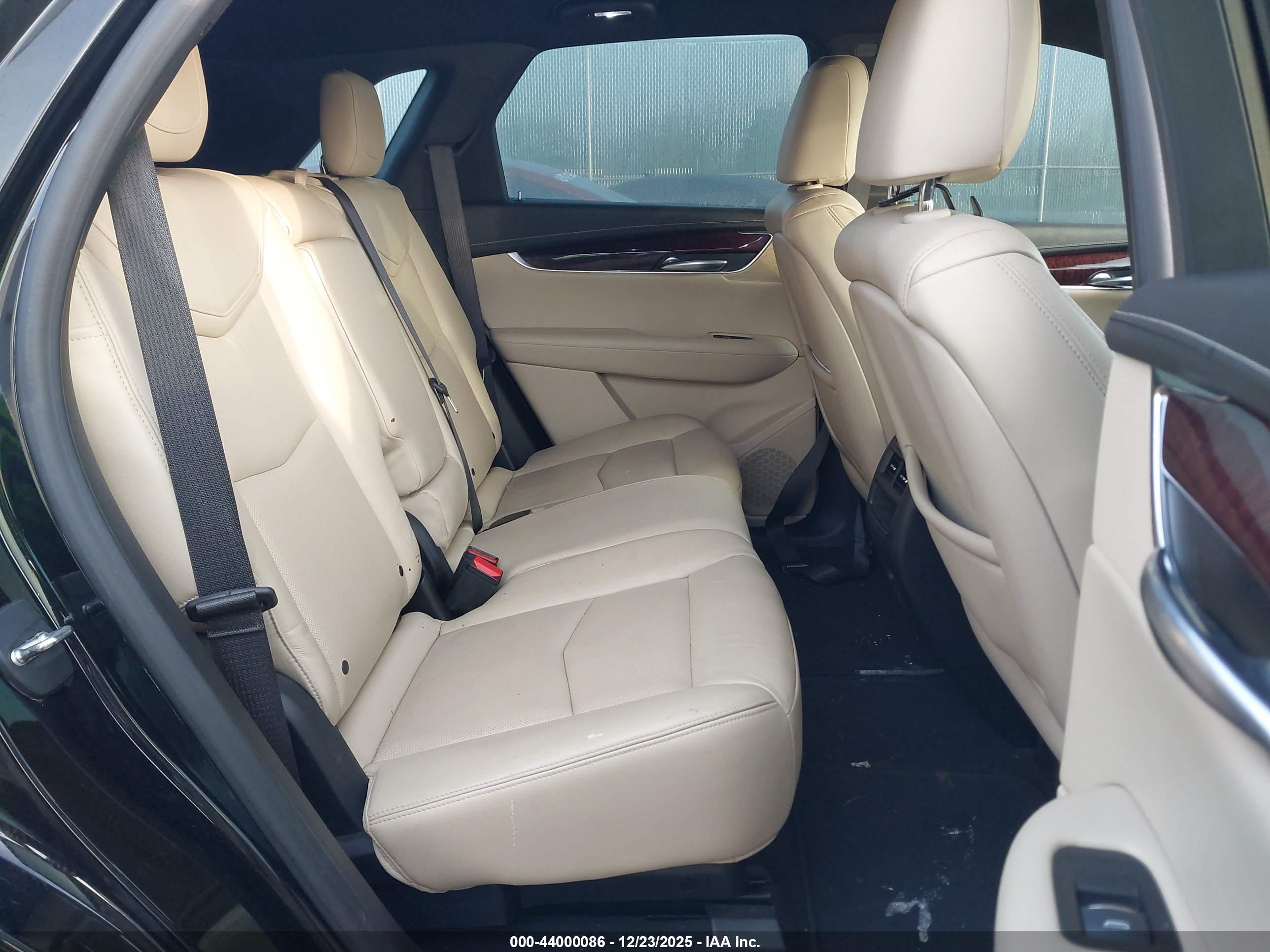 CADILLAC XT5 image 8