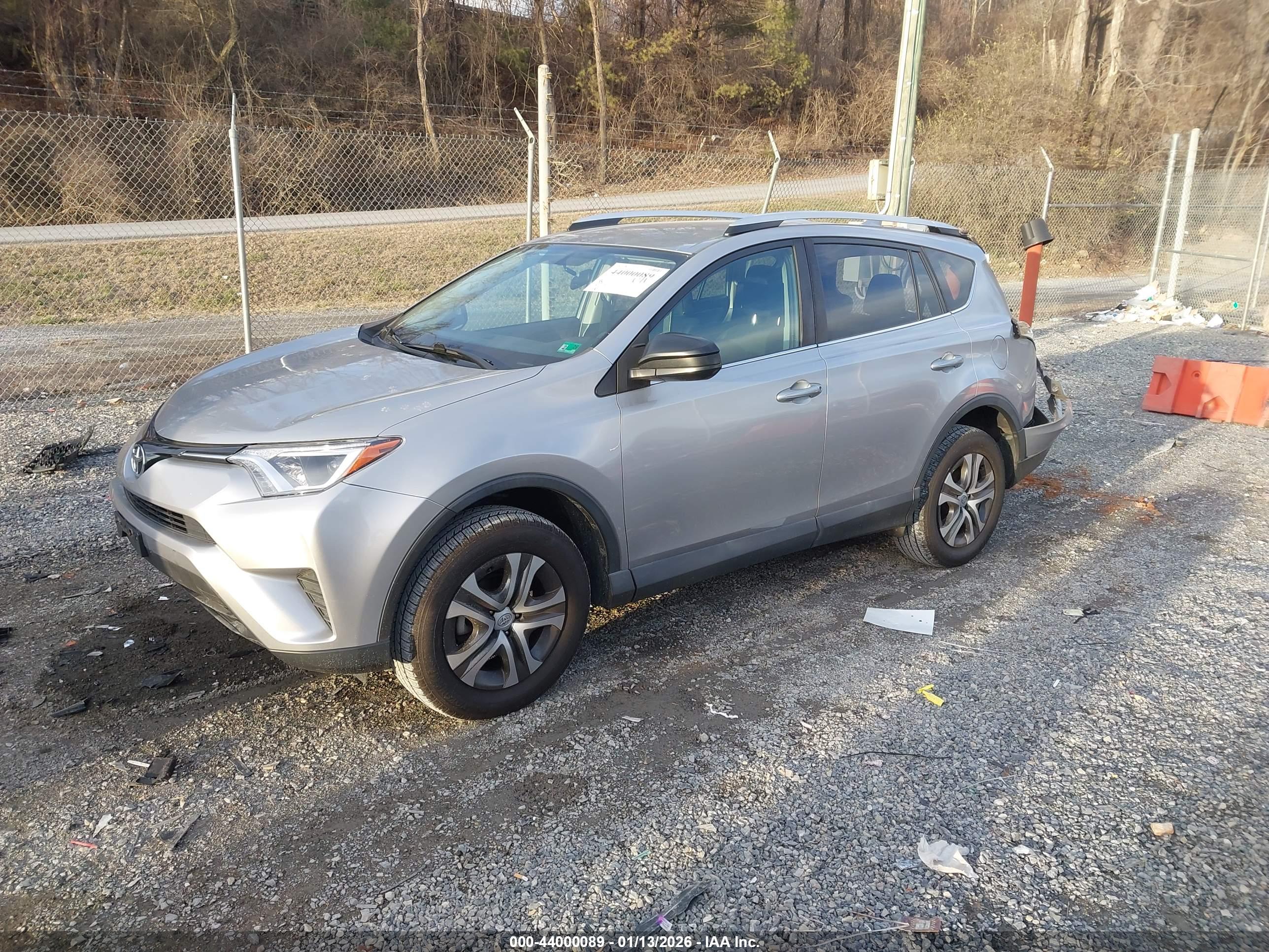 TOYOTA RAV4 image 2