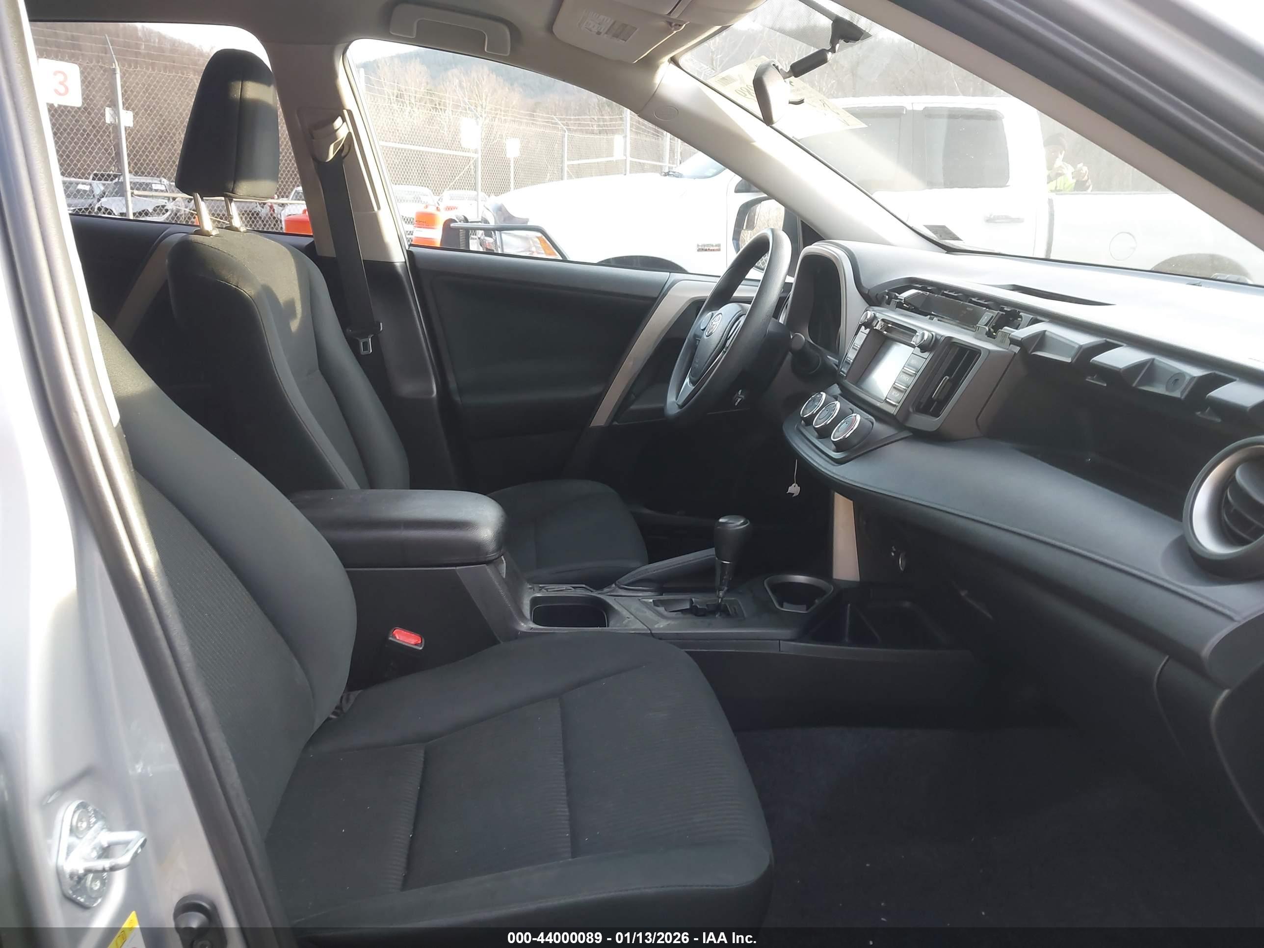 TOYOTA RAV4 image 5