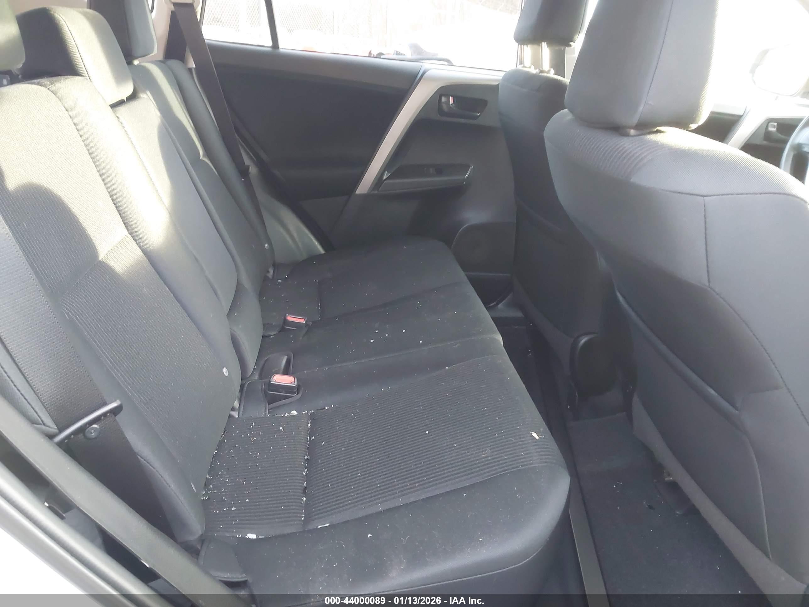 TOYOTA RAV4 image 8