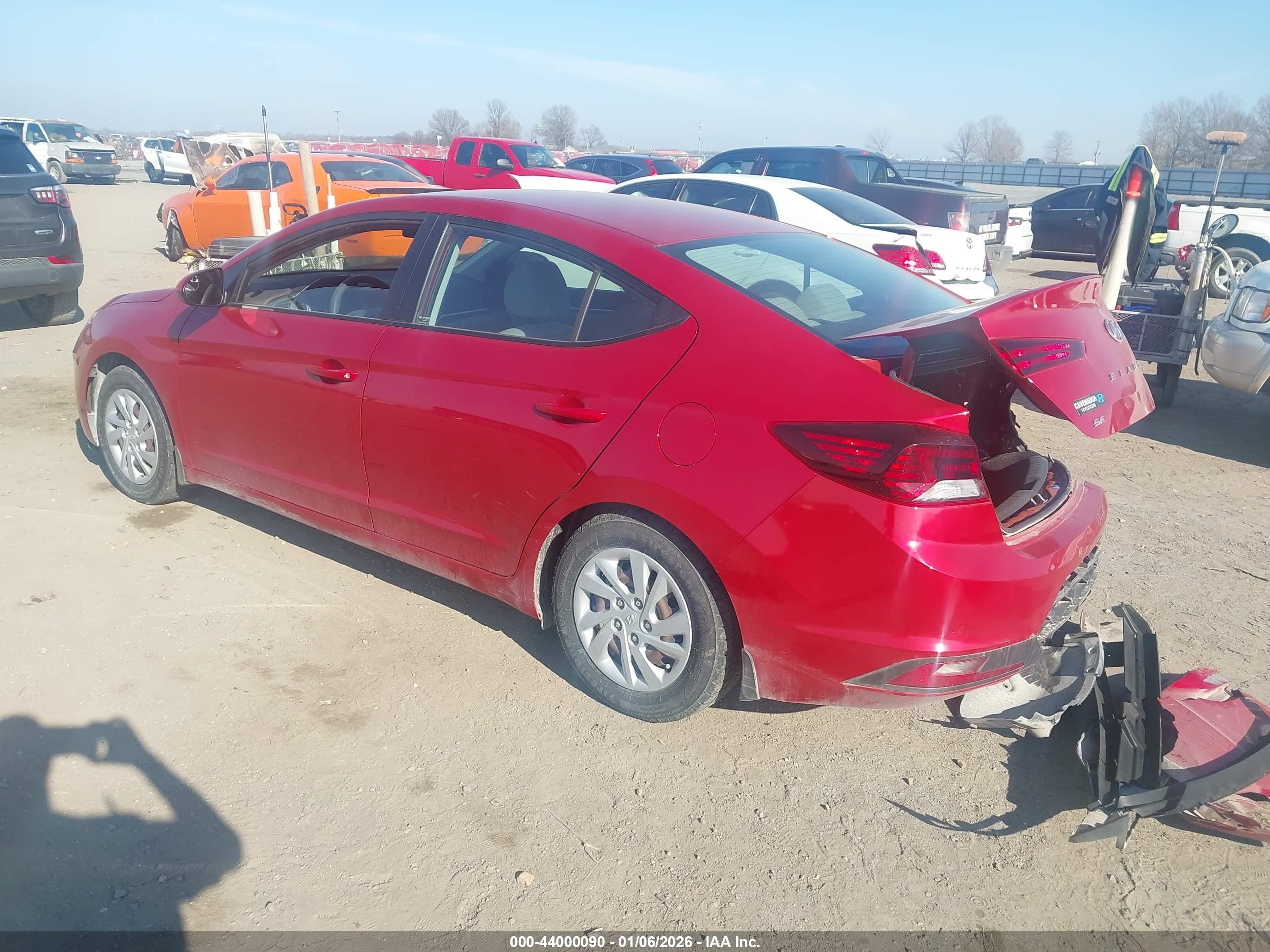HYUNDAI ELANTRA image 3