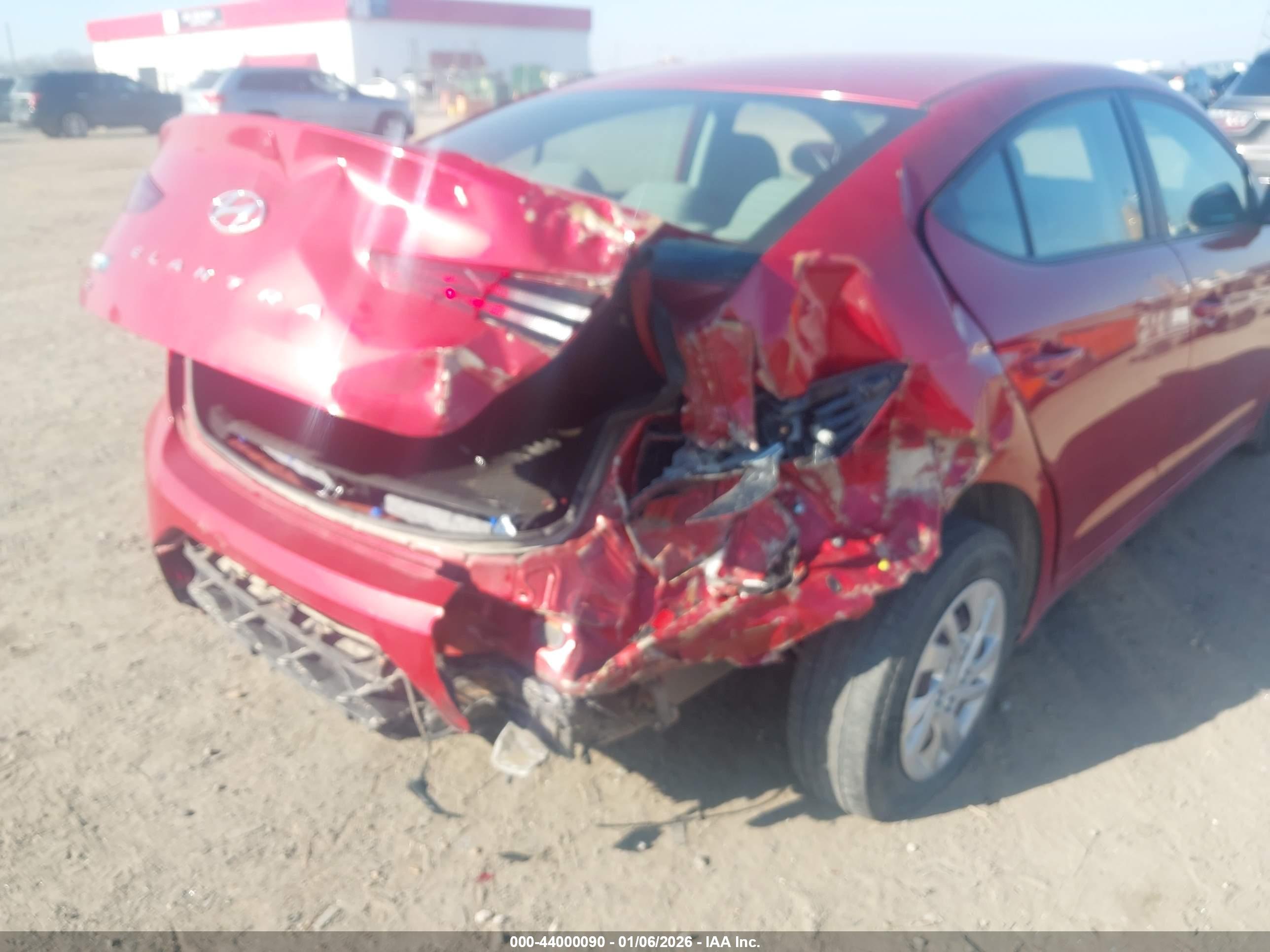 HYUNDAI ELANTRA image 6