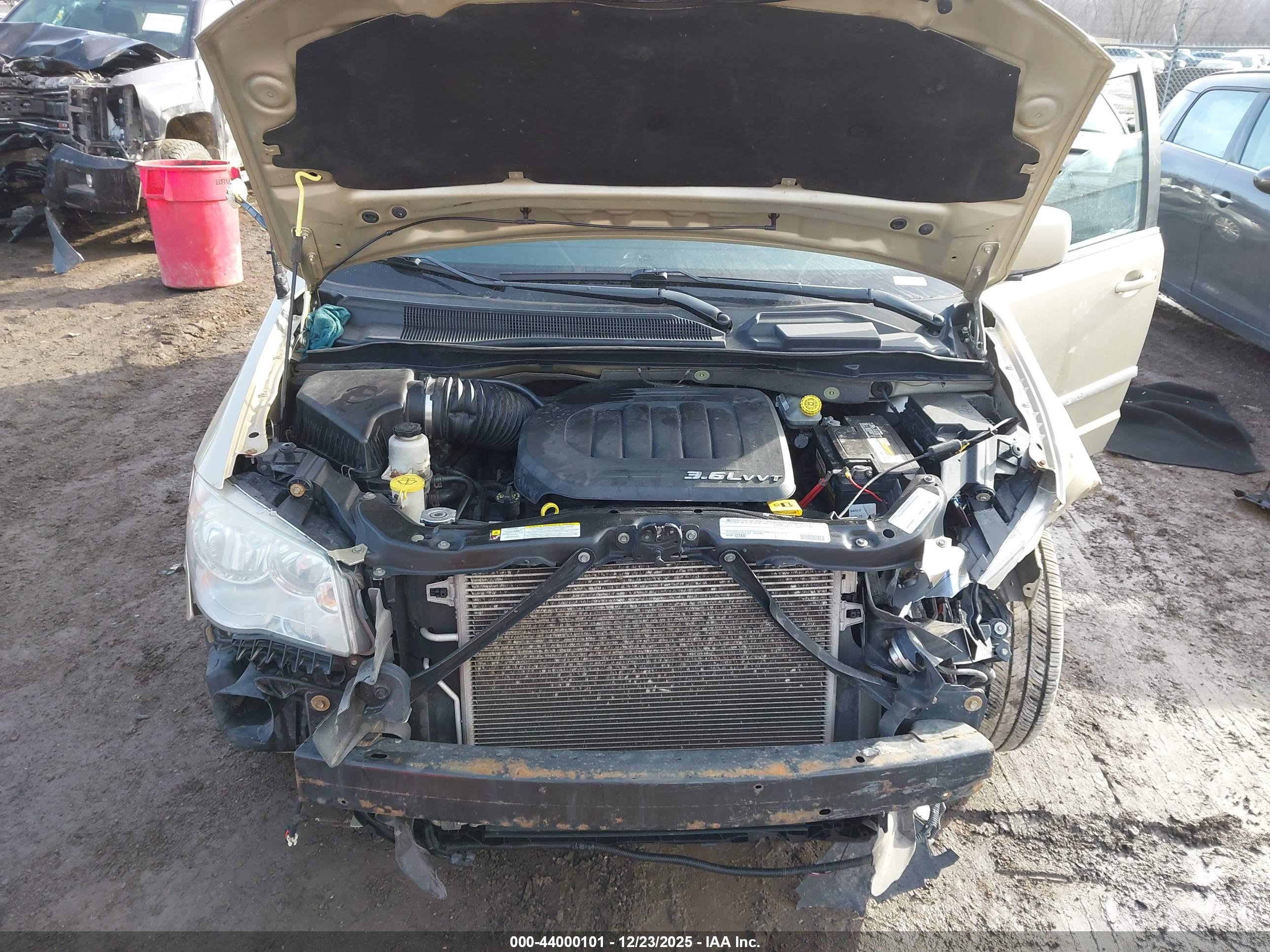 CHRYSLER TOWN image 10
