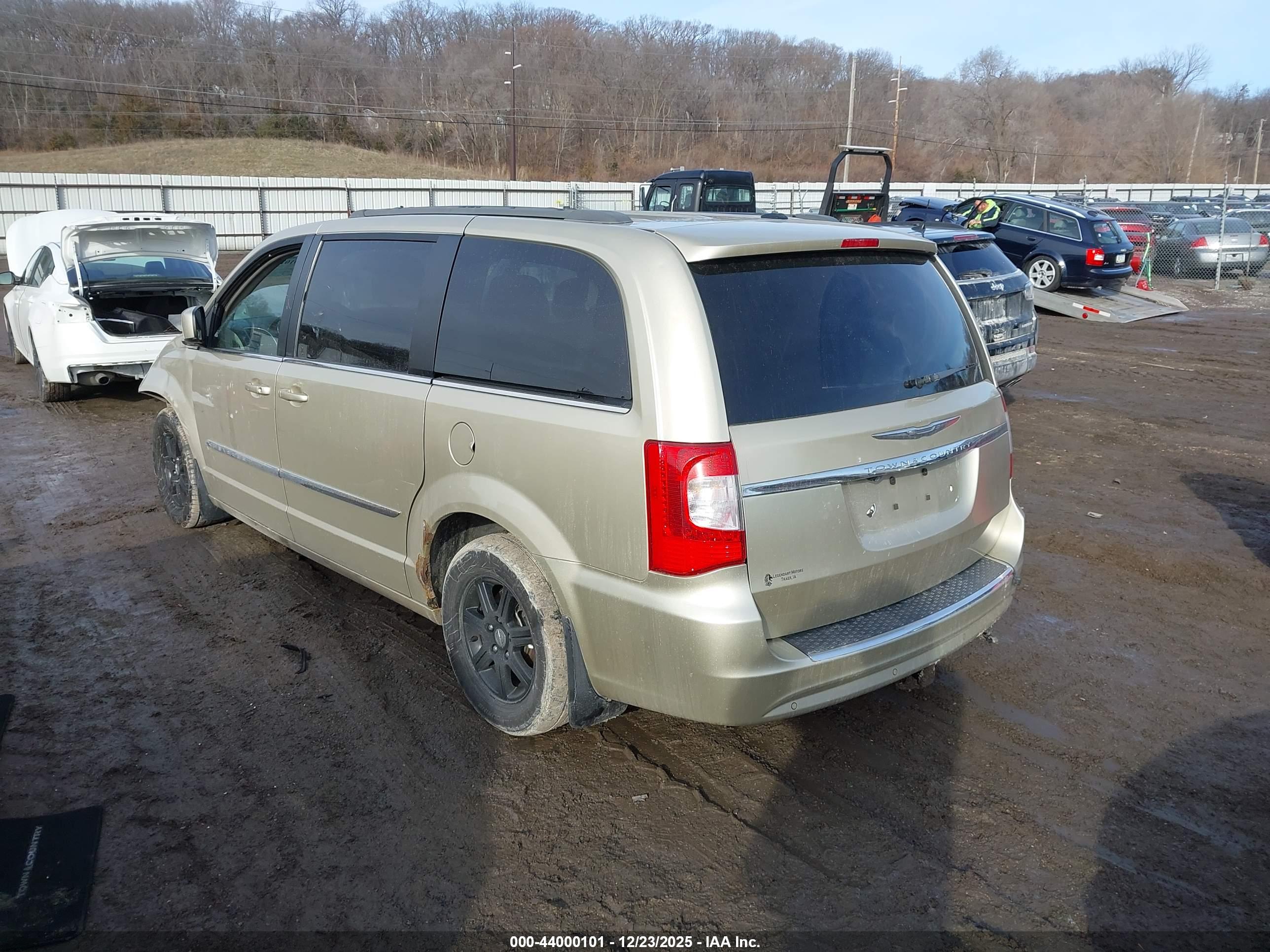 CHRYSLER TOWN image 3