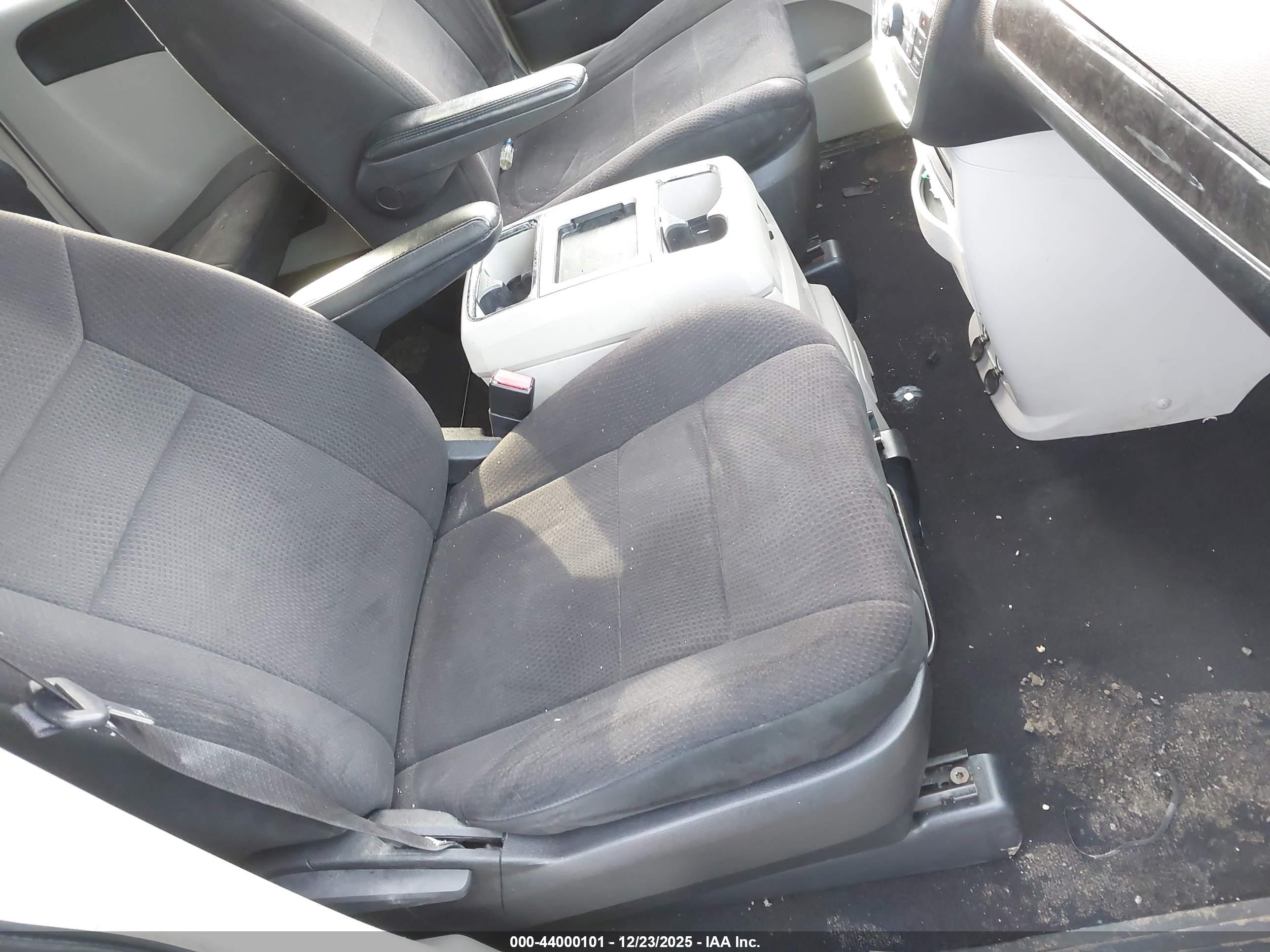 CHRYSLER TOWN image 5