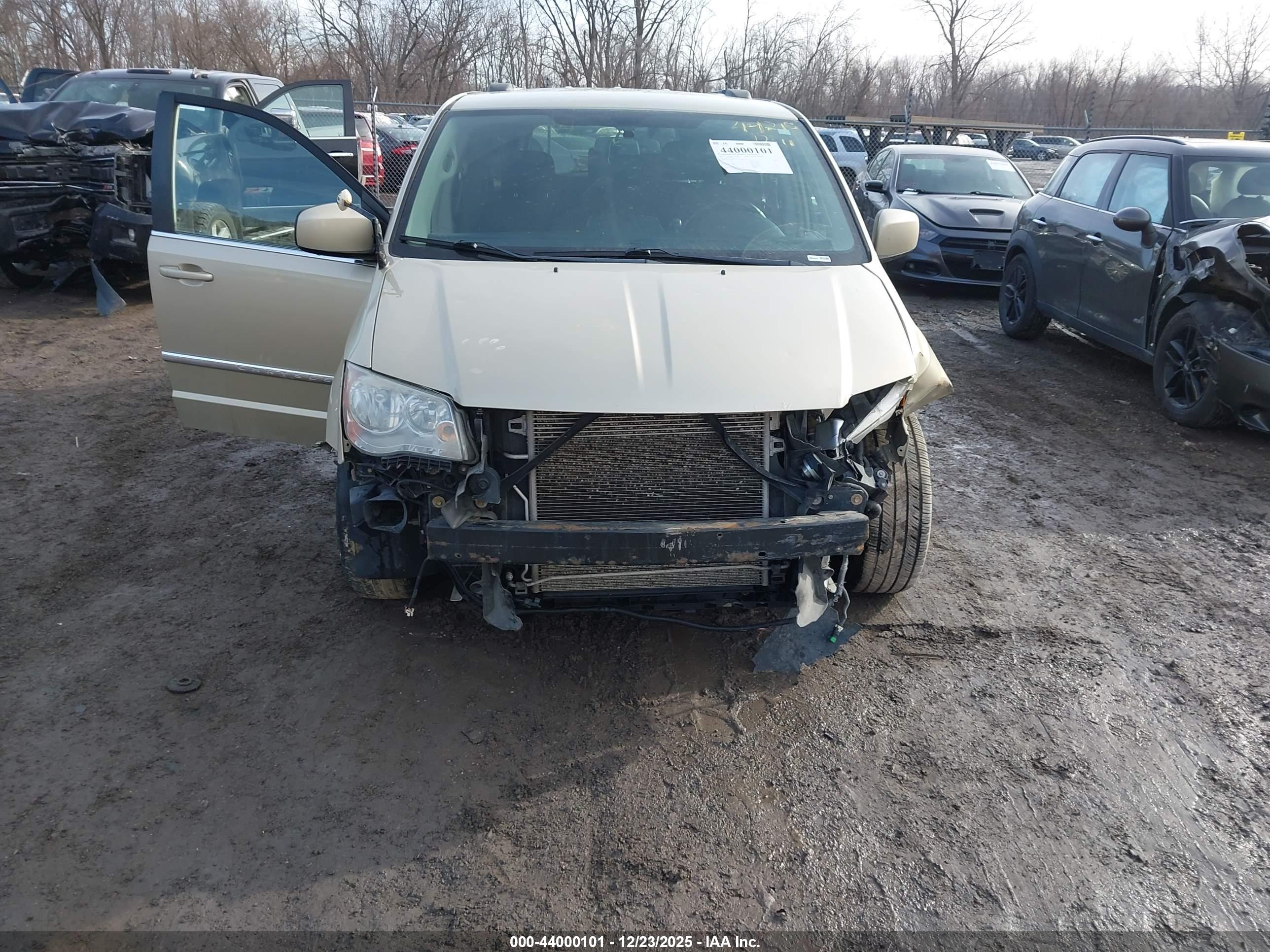 CHRYSLER TOWN image 6