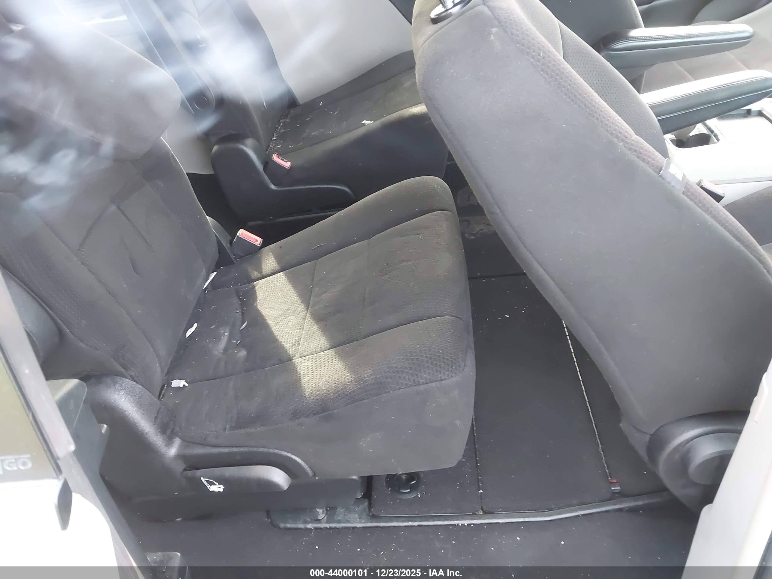 CHRYSLER TOWN image 8